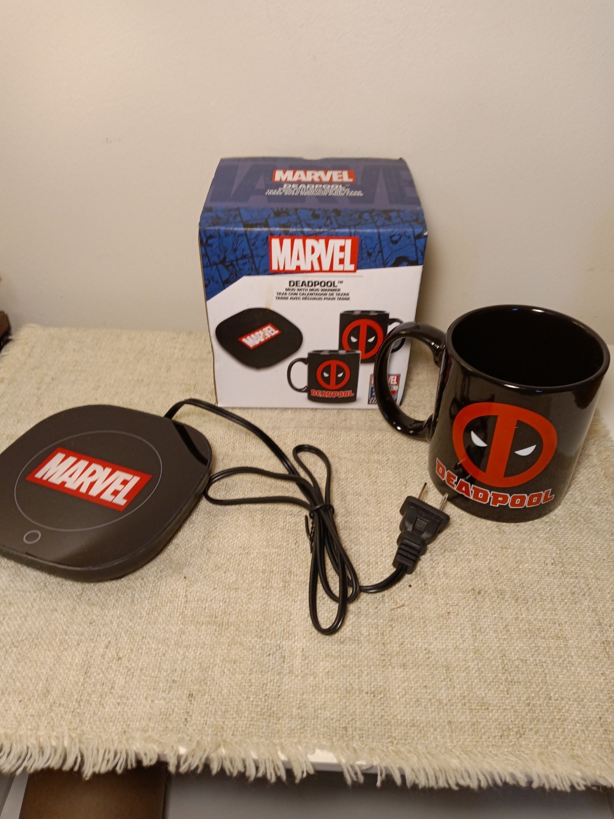Uncanny Brand Marvel Deadpood Ceramic Mug w/Mug Warmer, Electric, Auto Off/On