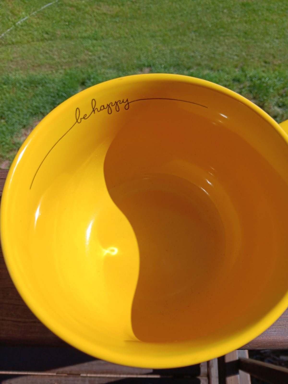 Set Of 2 Mug Me I’m Famous ,Yellow 28 Oz Soup Bowls. Be Happy & Just Be Cool
