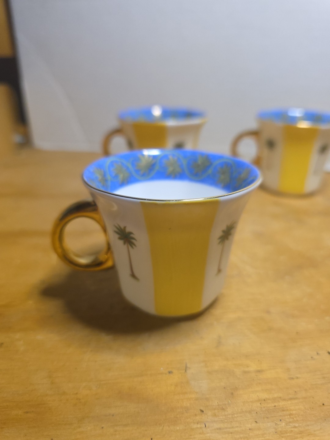 Set Of 5 Good Earth Periyar 24ct Gold India Fine Bone China Coffee Tea Mug Cup