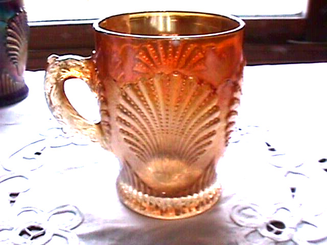 “BEADED SHELL” MUG” 3 7/8″ MARIGOLD COLOR VINTAGE CARNIVAL GLASS WOW BY: DUGAN