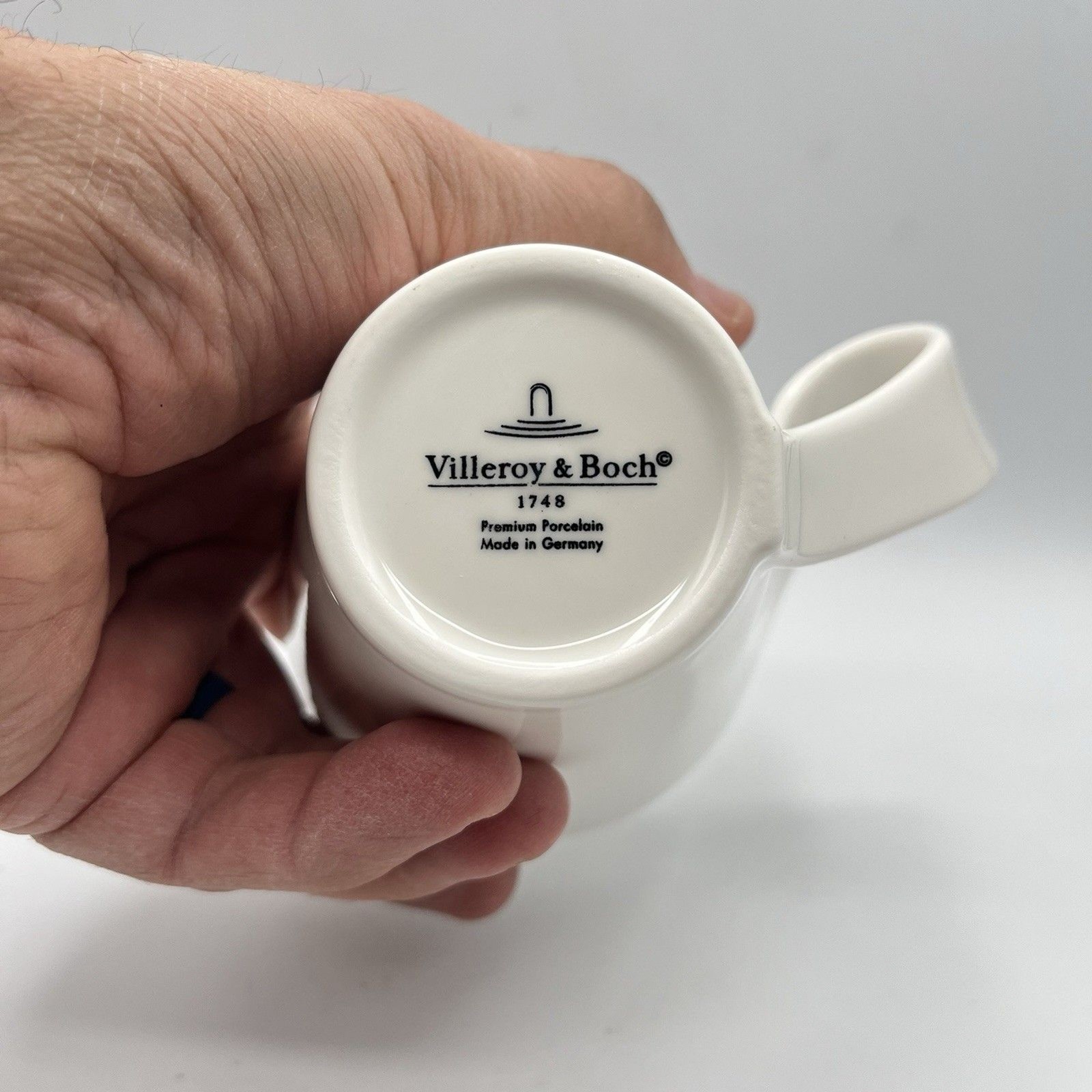 VILLEROY & BOCH White Porcelain New Wave Curved Handle Coffee Mug Luxembourg