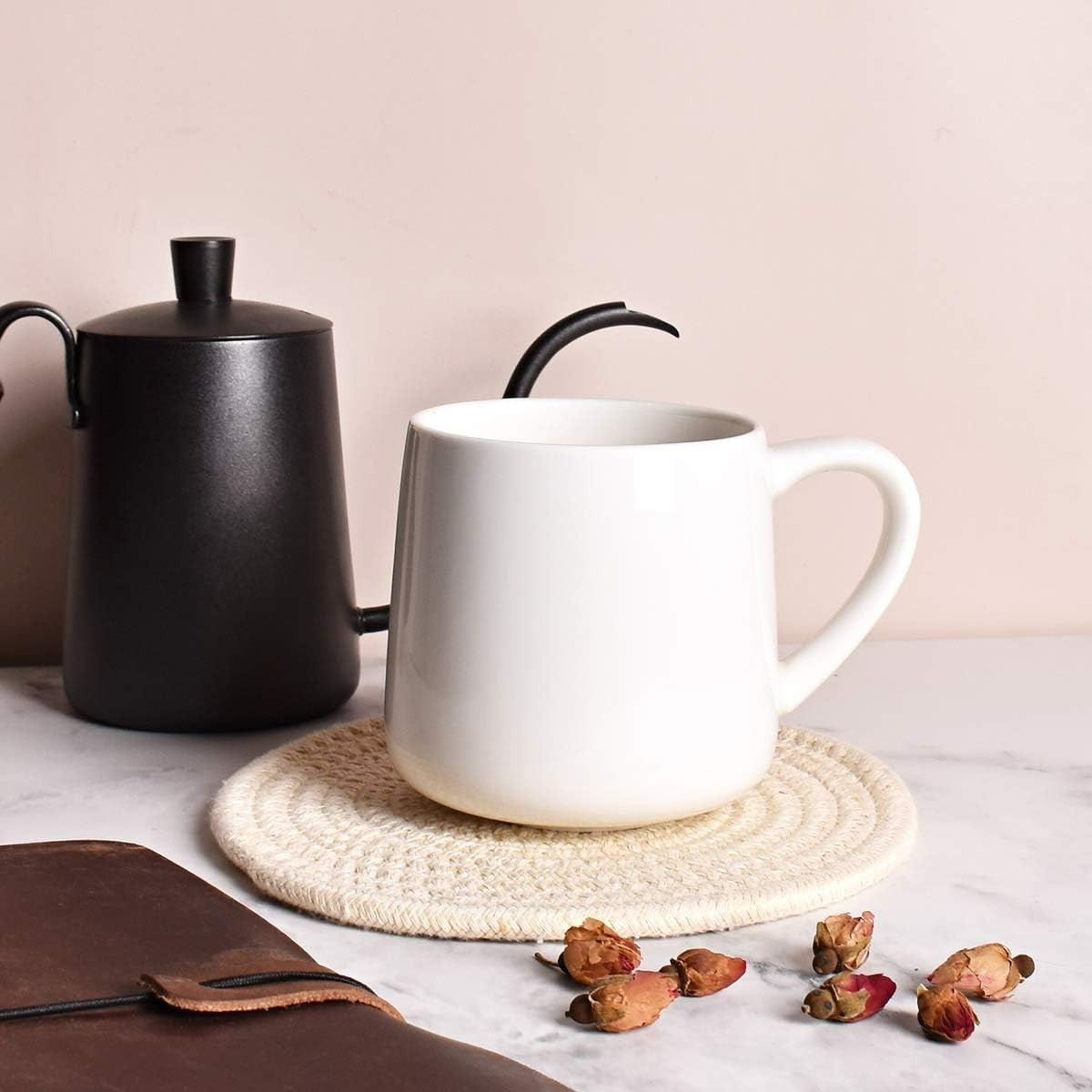 Elegant 18 oz Glossy Ceramic Coffee Mug – Microwave & Dishwasher Safe