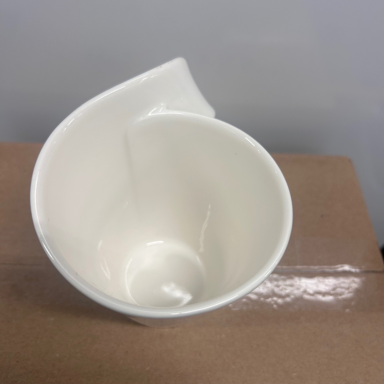 Villeroy & Boch Fine China Mug Modern Sculptural Design White Luxembourg