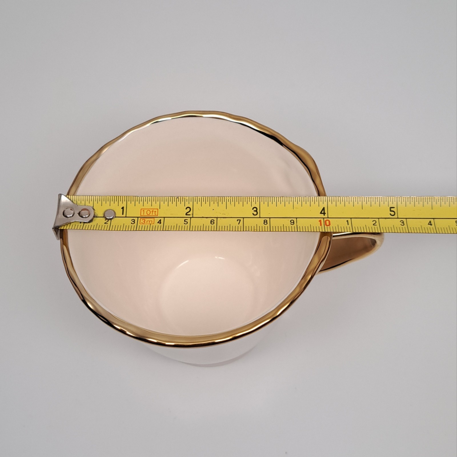Set Of 2 Anthropologie Benedita Bow Gold Stoneware Coffee Mugs 11.5 oz