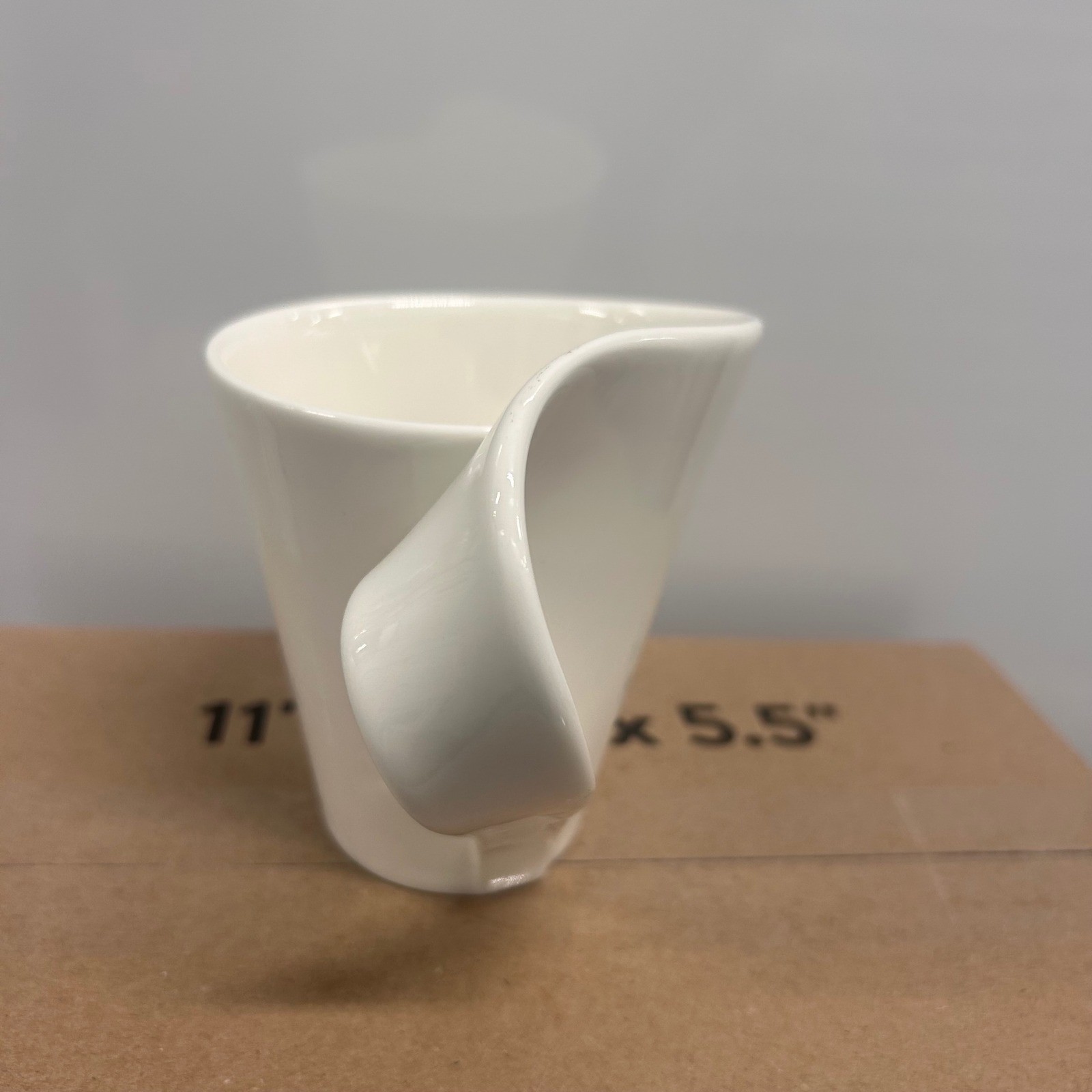 Villeroy & Boch Fine China Mug Modern Sculptural Design White Luxembourg