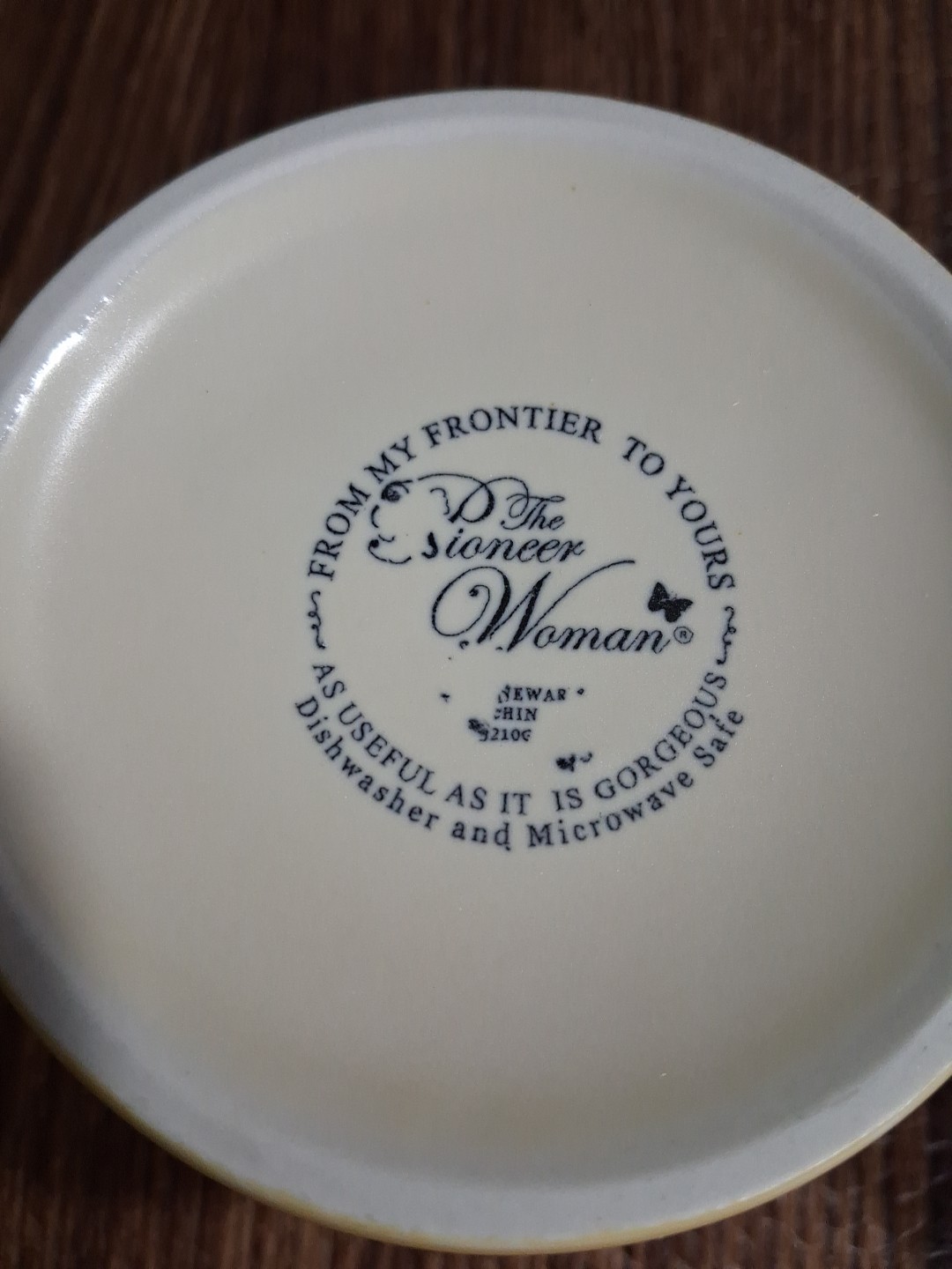 The Pioneer Woman Coffee Cup Mugs 2 Color 16 Oz. 3 1/2″ Tall Set Of 2 NIB
