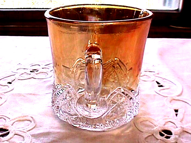 “HEART BAND” MUG” 3 5/8″ MARIGOLD COLOR VINTAGE CARNIVAL GLASS BY: McKEE