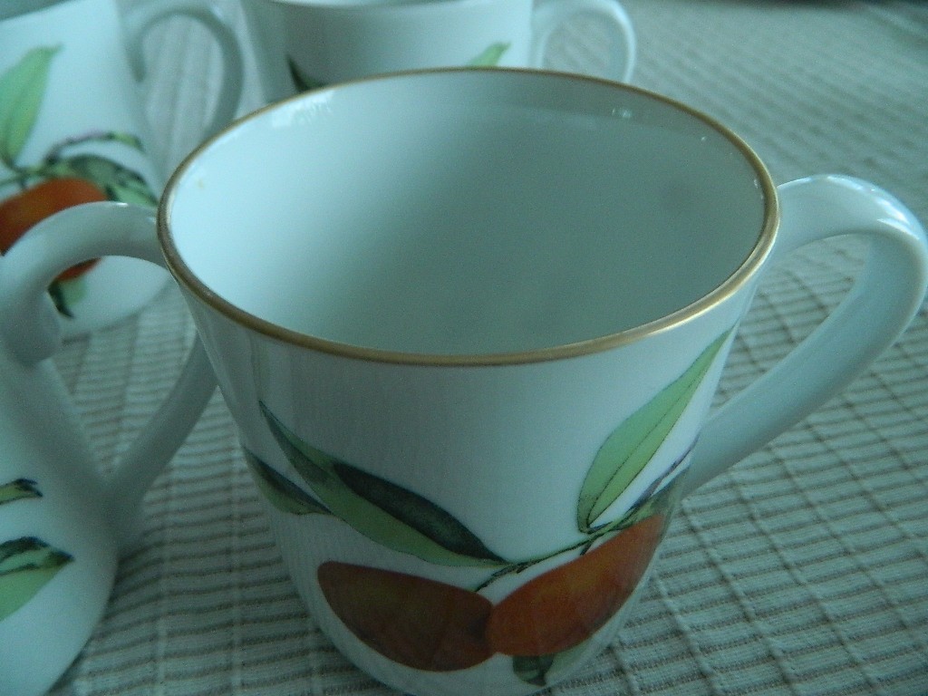 Royal Worcester “Evesham” (4) Gold Trim Coffee Mugs RWET