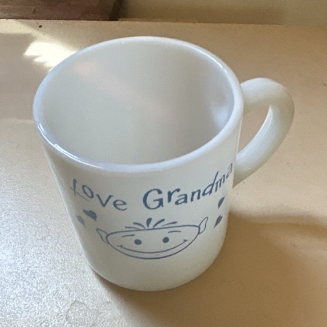 Vintage Milk glass 8 fl oz Coffee Mug White/Blue “I Love Grandma”