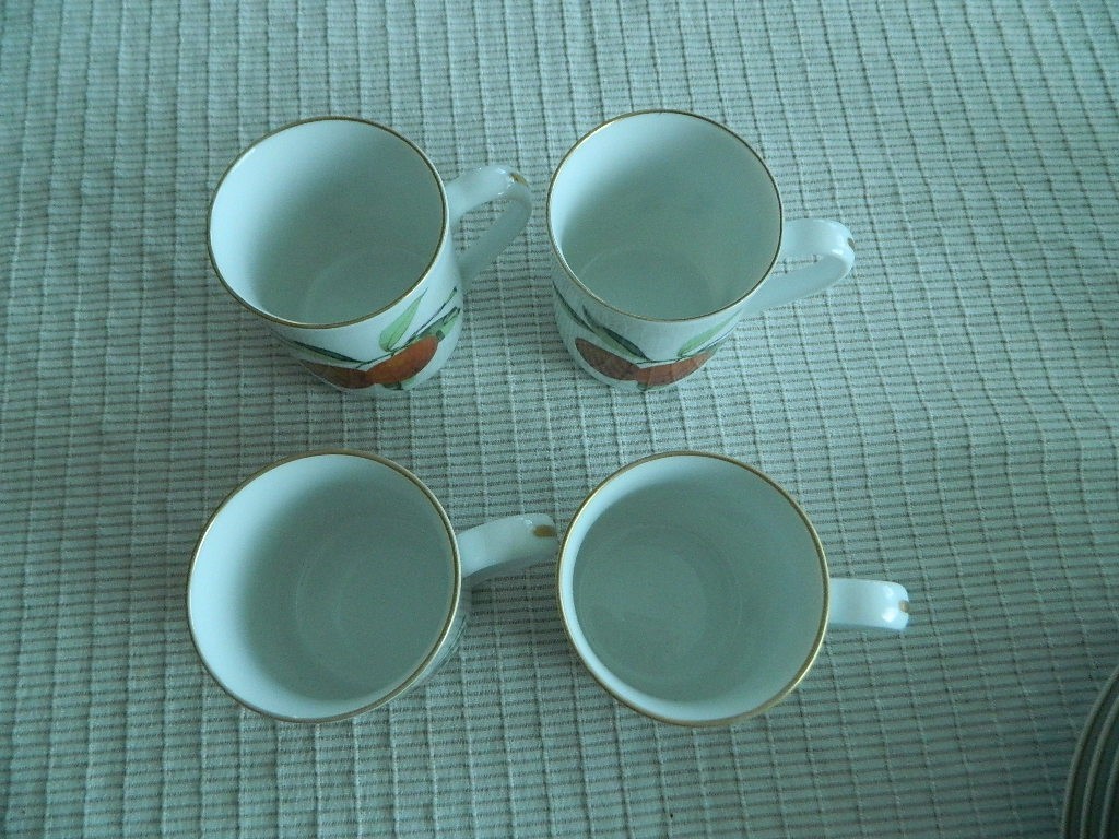 Royal Worcester “Evesham” (4) Gold Trim Coffee Mugs RWET