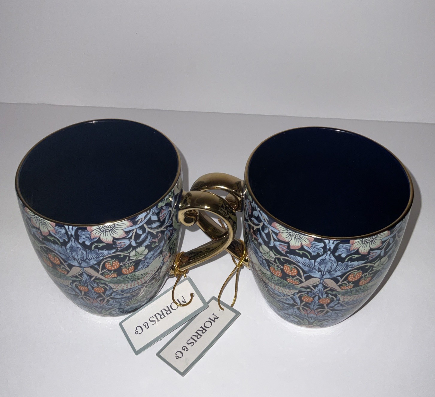 MORRIS & Co.STRAWBERRY THIEF NAVY BLUE GOLD HANDLE RIM 16oz.PORCELAIN 2 MUGS NWT