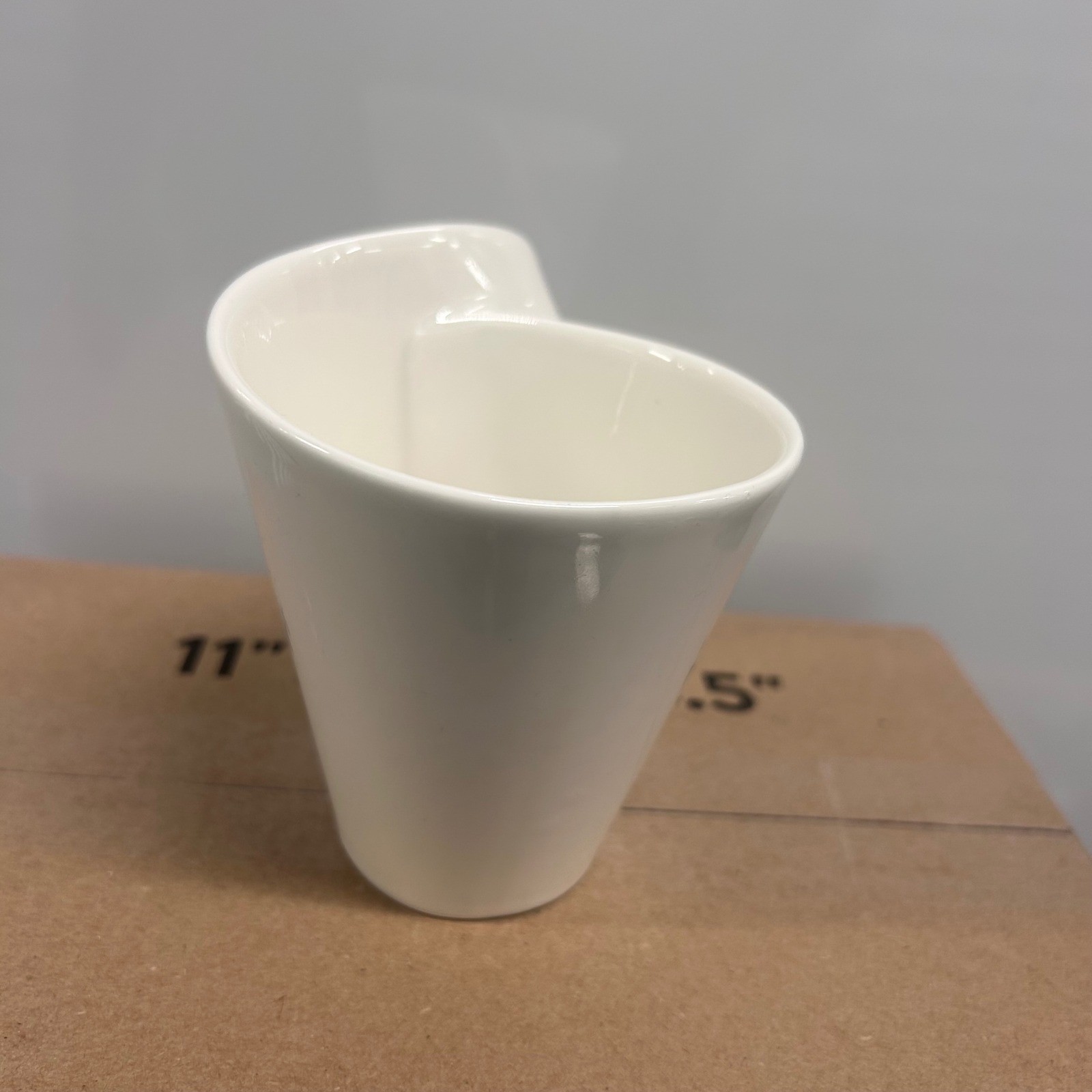 Villeroy & Boch Fine China Mug Modern Sculptural Design White Luxembourg