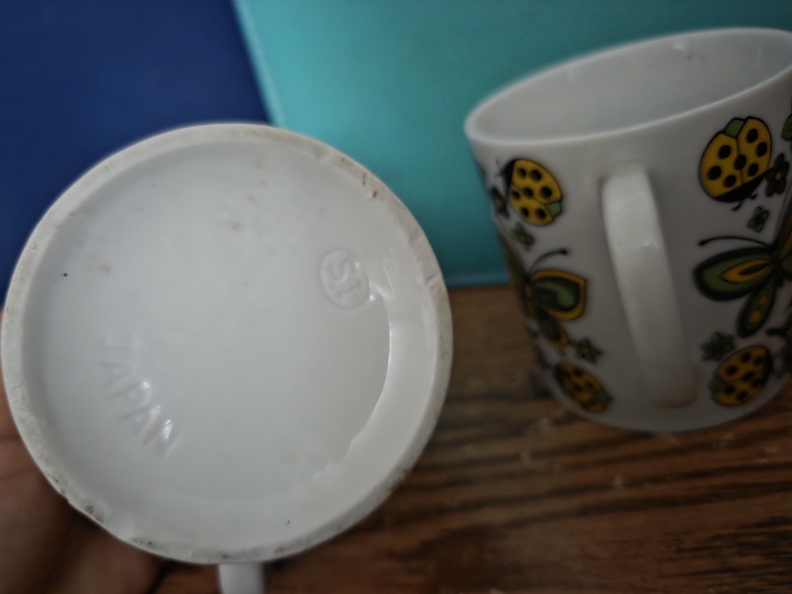 2 Coffee Mugs 70s Vintage Japan Butterflies Daisy Flowers Ladybugs