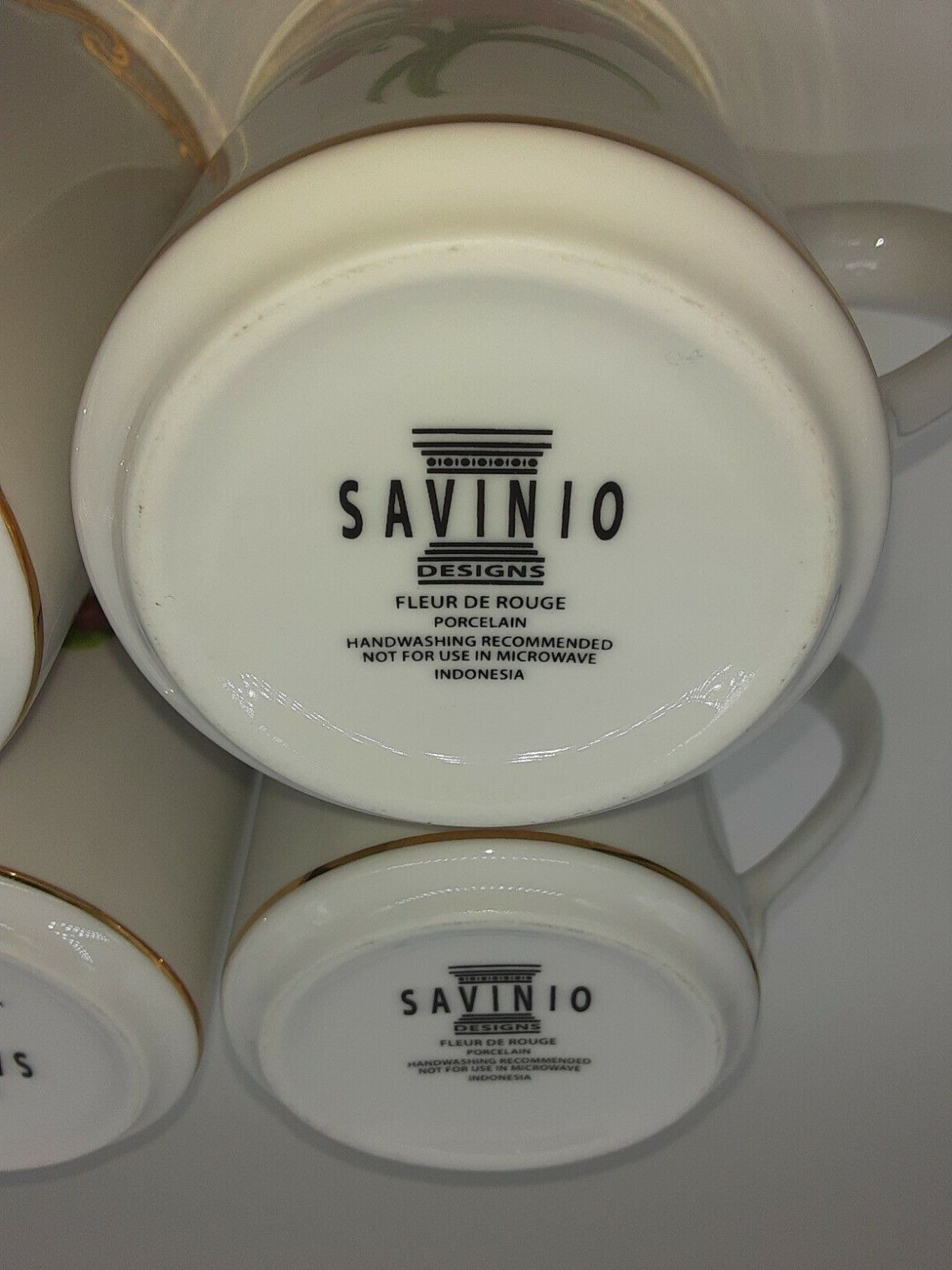 (Set of 4) Savinio Designs Porcelain Fleur De Rouge Mugs Gold Accents Red Flower