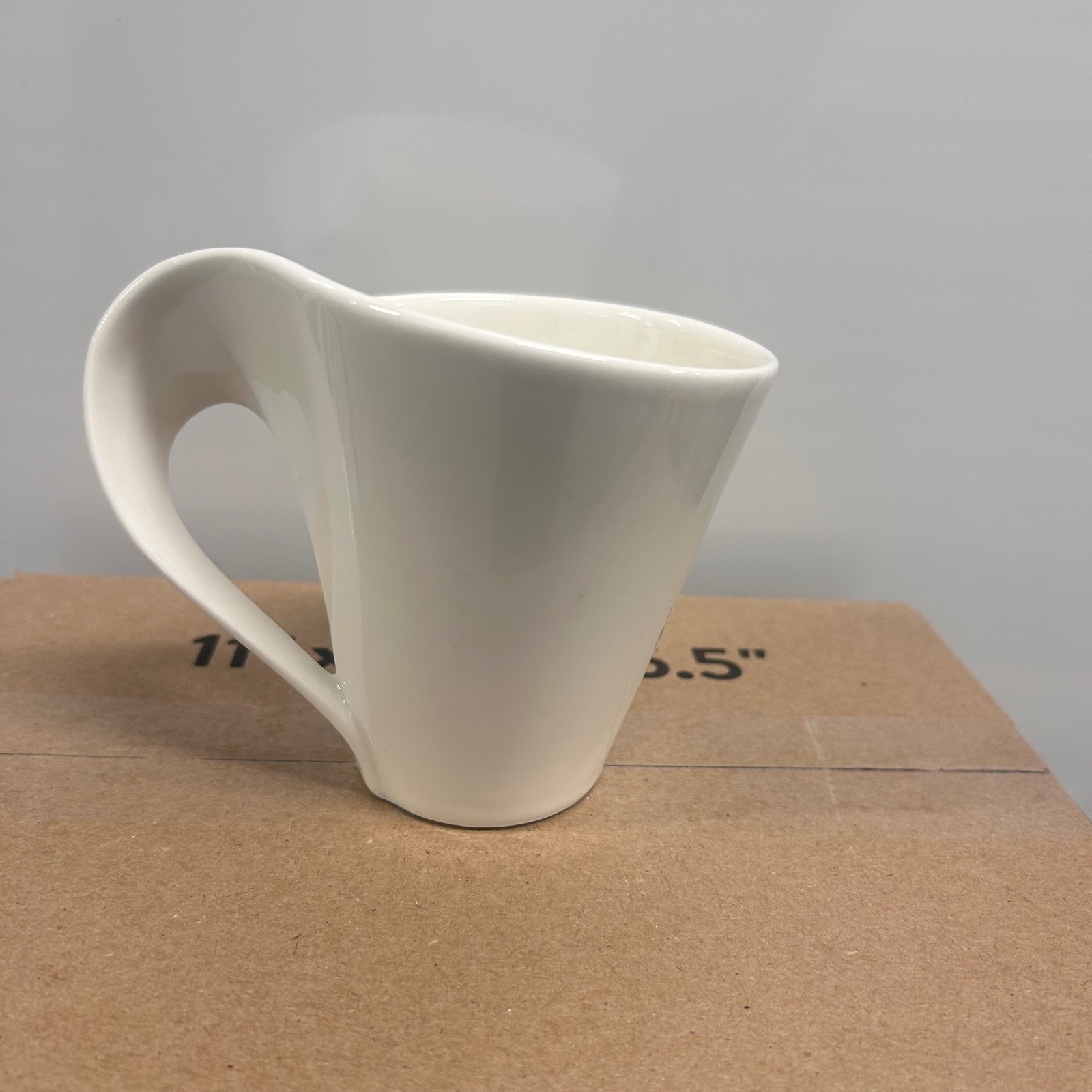 Villeroy & Boch Fine China Mug Modern Sculptural Design White Luxembourg