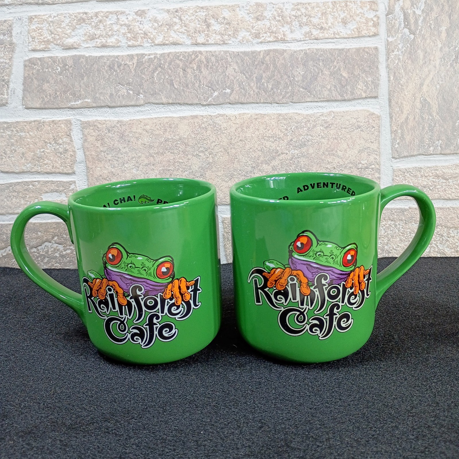 Rainforest Cafe Cha! Cha! Frog Mugs Set of 2 Green Ceramic Collectible 1999