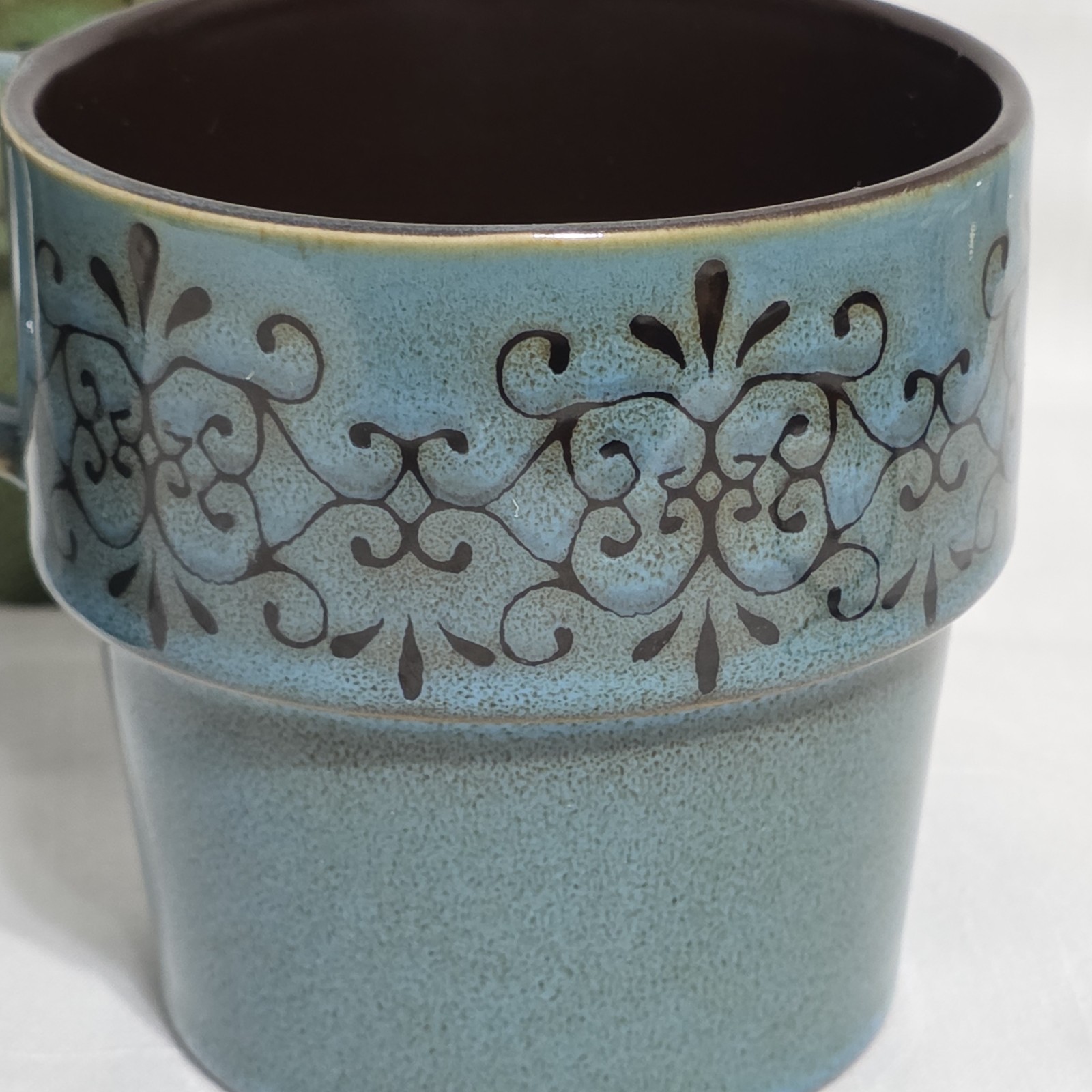 Stoneware Coffee Mug Set of 4 w/ Metal Rack Blue Green Scroll Pattern Pier 1