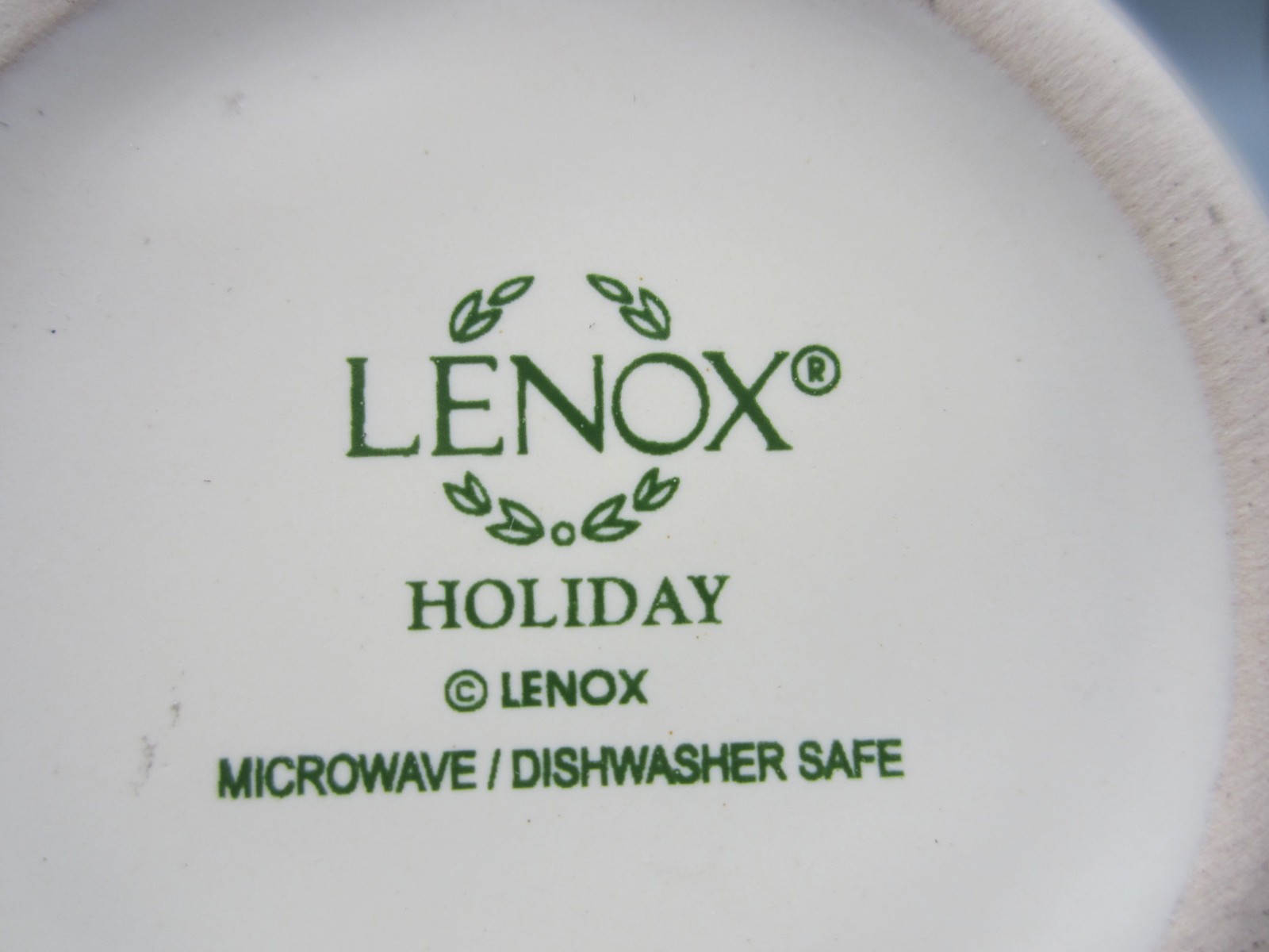 Lenox Christmas Off-White, Holiday Holly & Ribbon Tea Coffee Mug 18 oz (209)