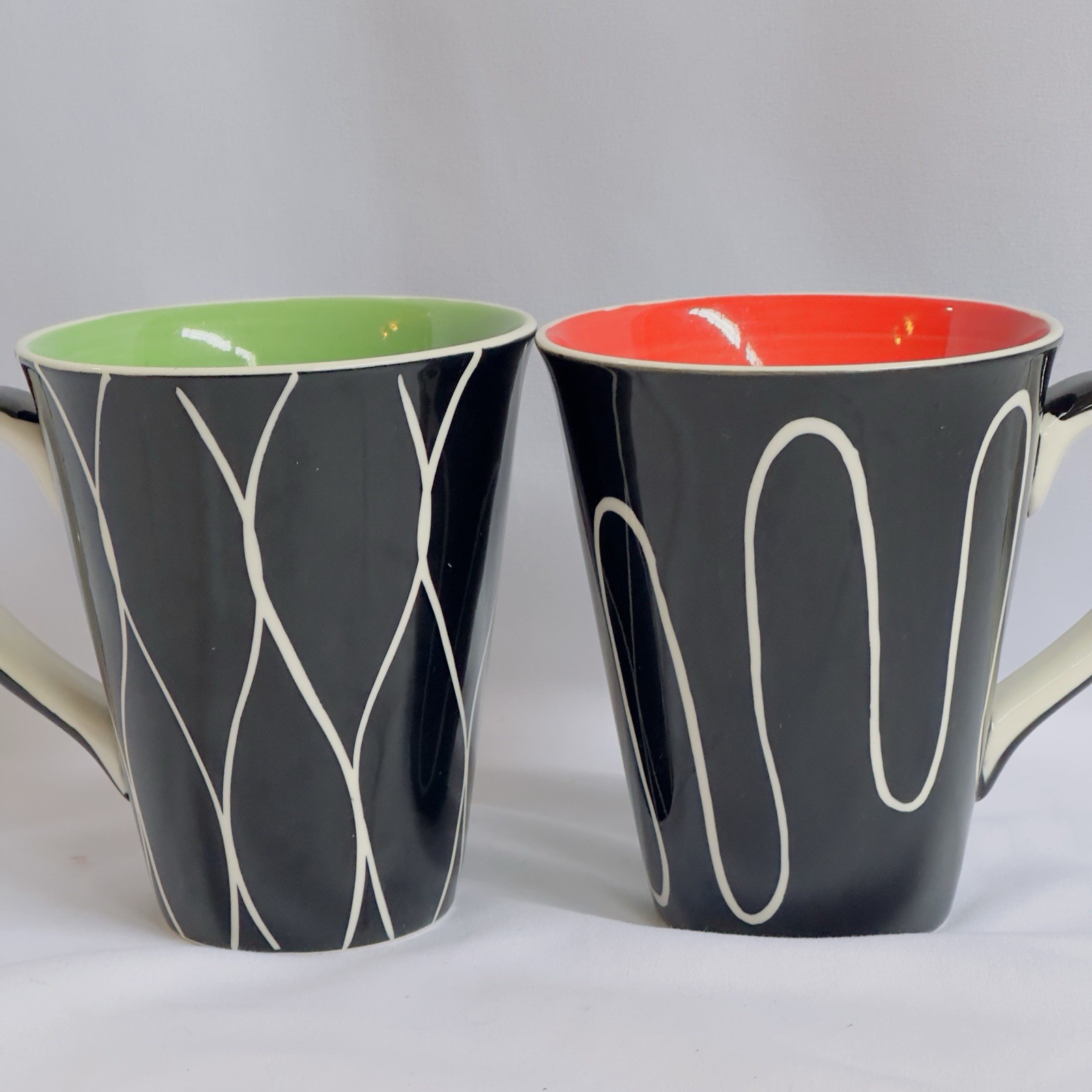 2 Coffee & Tea Art Deco Mugs Cups Hues N Brews Black Red Green Ceramic Kitchen