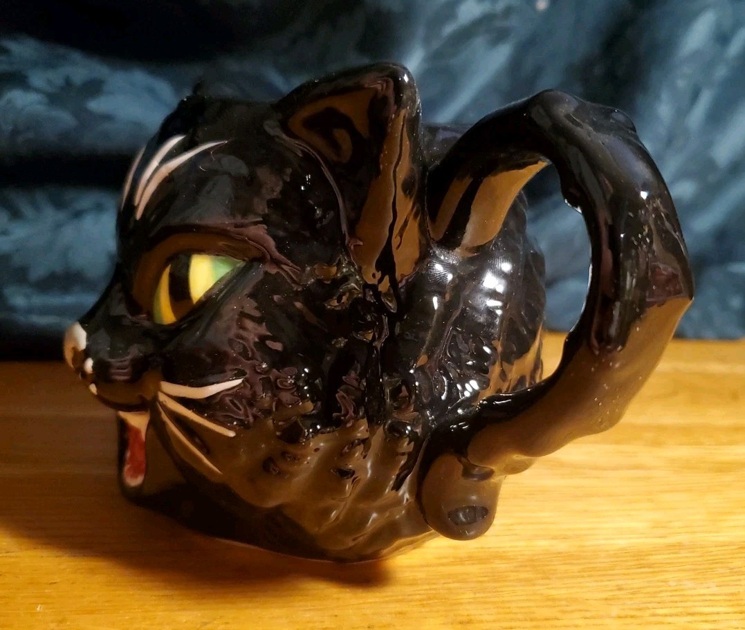 Williams Sonoma Halloween Figural Stoneware Spooky Black Cat 4″ Coffee Mug 2025