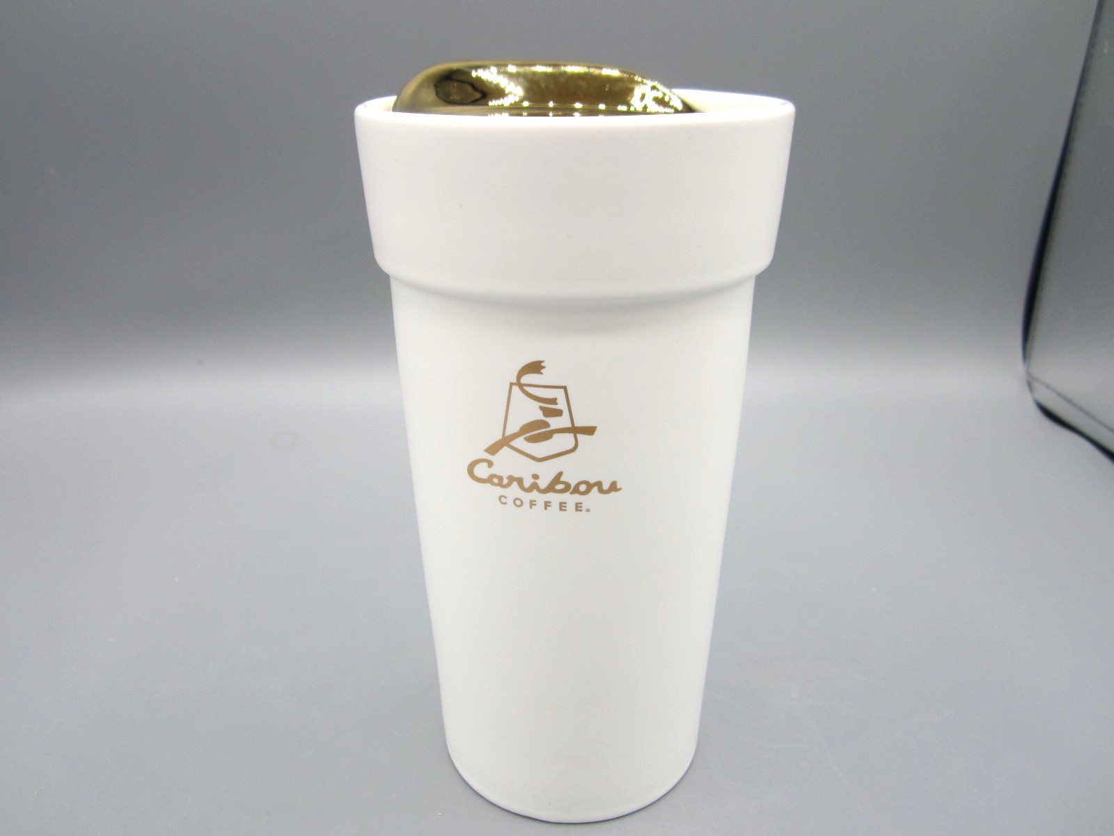 Caribou Coffee White Matte Coffee Tea Travel Mug Gold Ceramic Lid 12 oz (384)