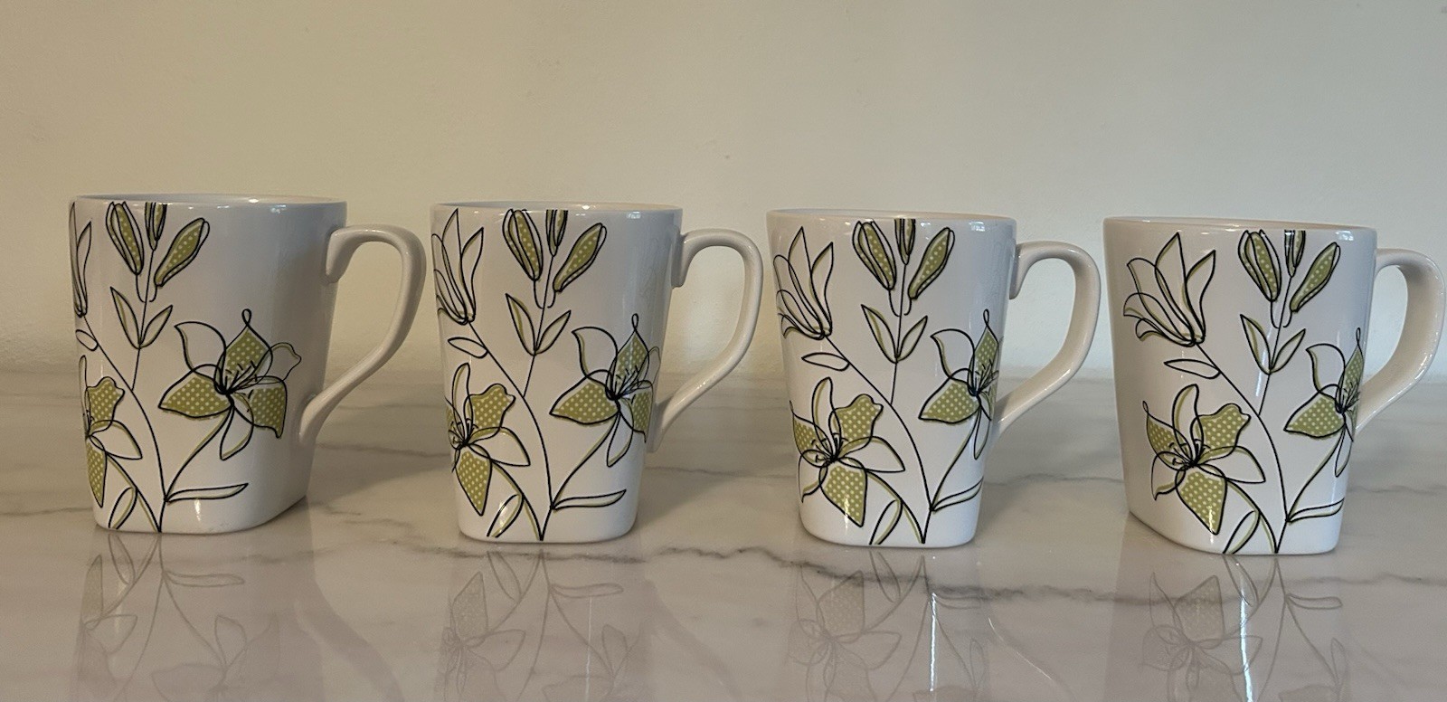 Set of 4 Coventry Fine Porcelain Lily Blossom Floral Tea Coffee Mugs 4.5”