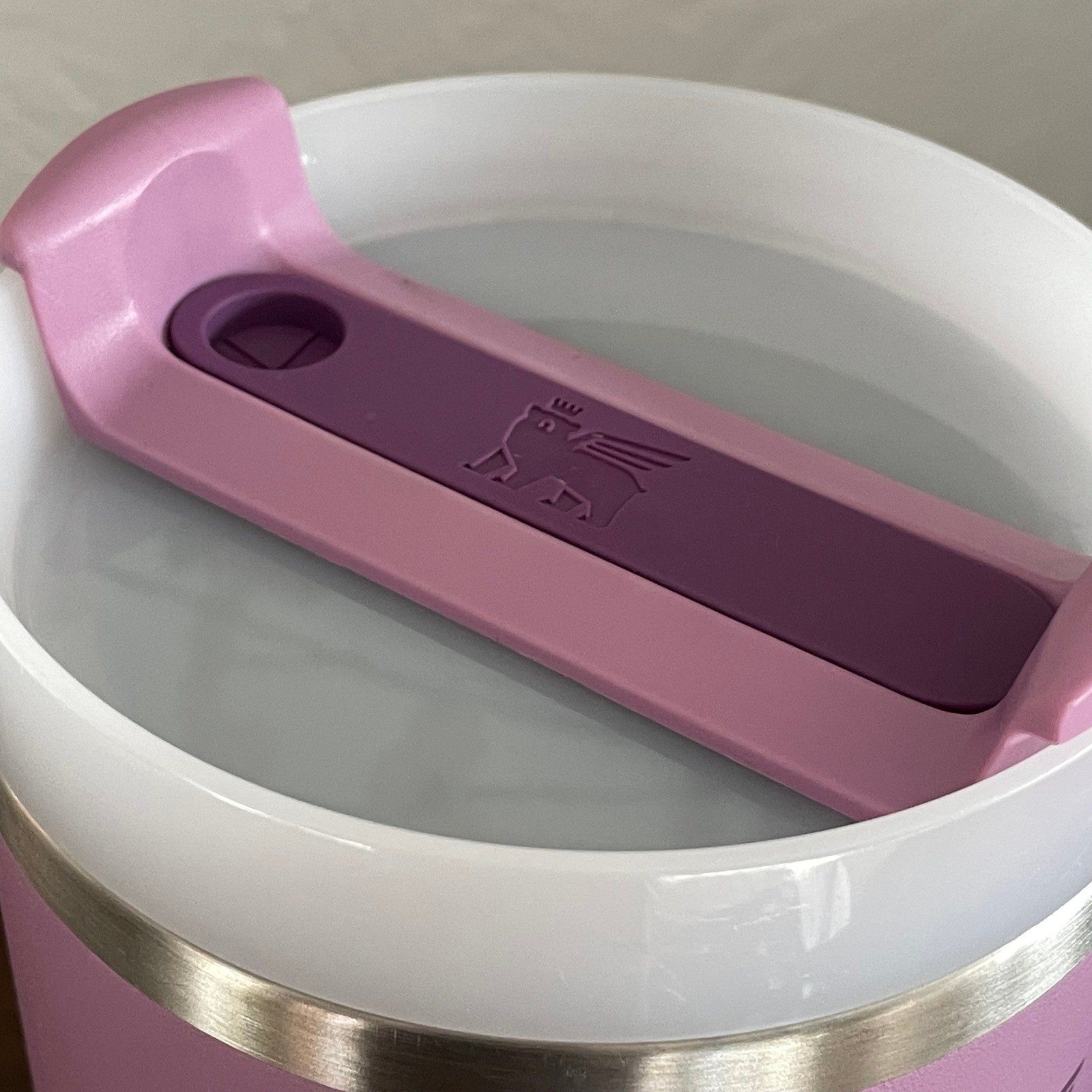 Stanley The Quencher H2.0 Flowstate Tumbler 40oz Fuchsia Purple