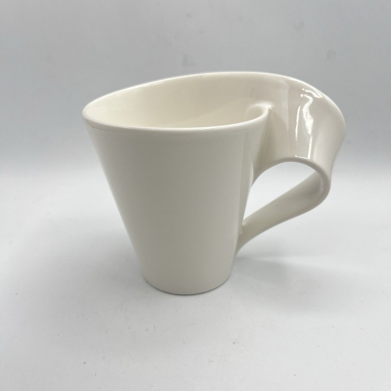 VILLEROY & BOCH White Porcelain New Wave Curved Handle Coffee Mug Luxembourg