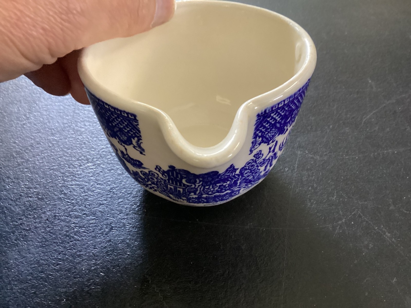 Blue Willow Pattern Non Branded Sugar Bowl and Cream Pitcher Set