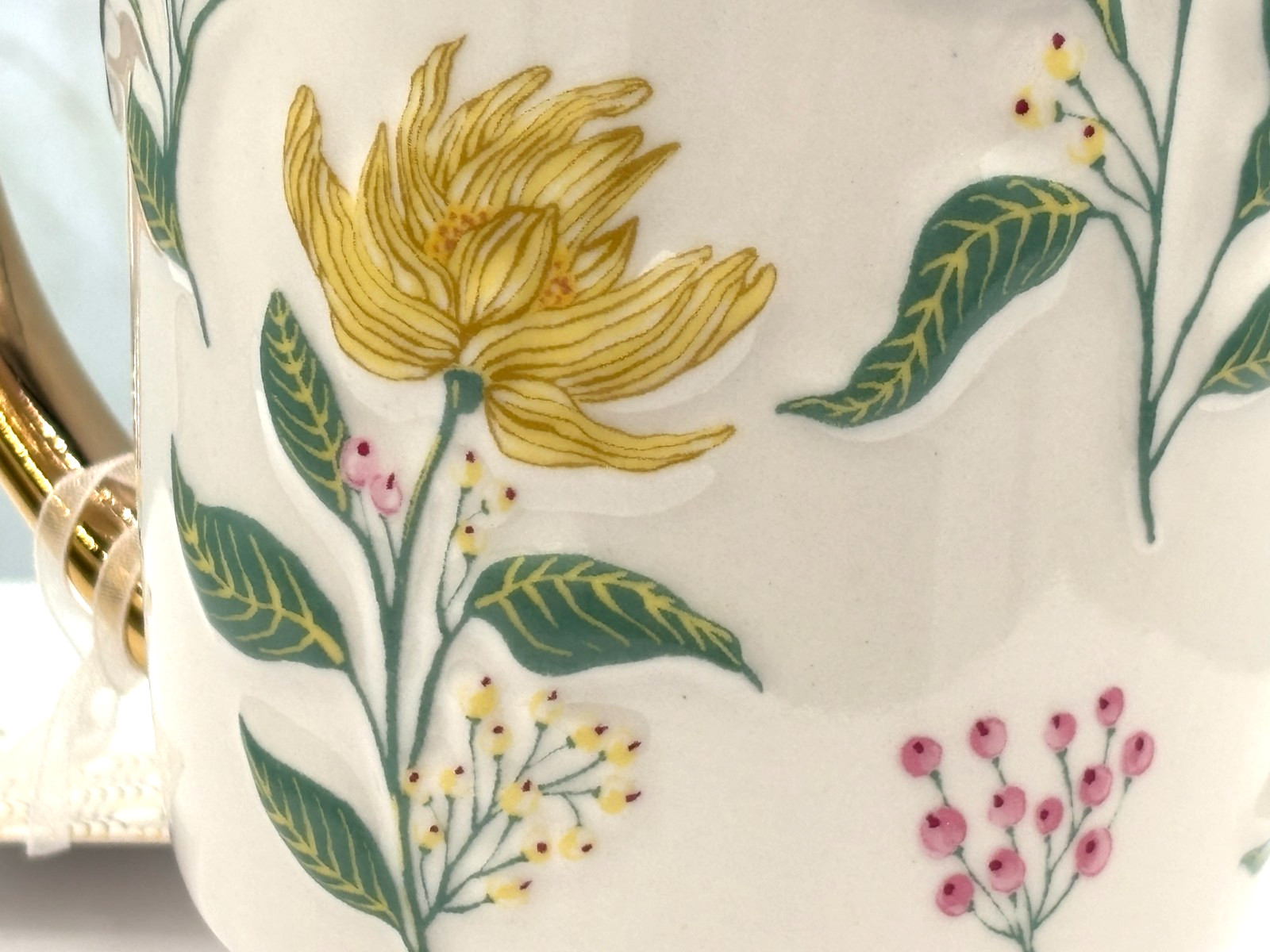 Papyrus Porcelain Ceramic Embossed Floral Coffee Mug 24K Gold Trim Handle 14oz