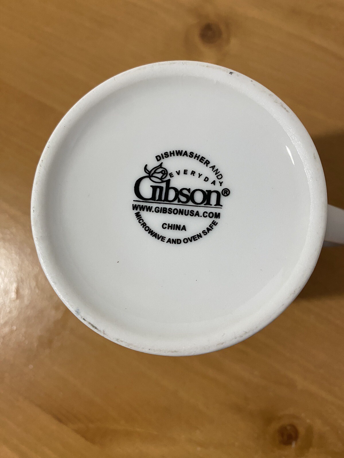 Gibson Everyday Christmas Mug Coffee Cup Holly Berries 4.25 in. EUC