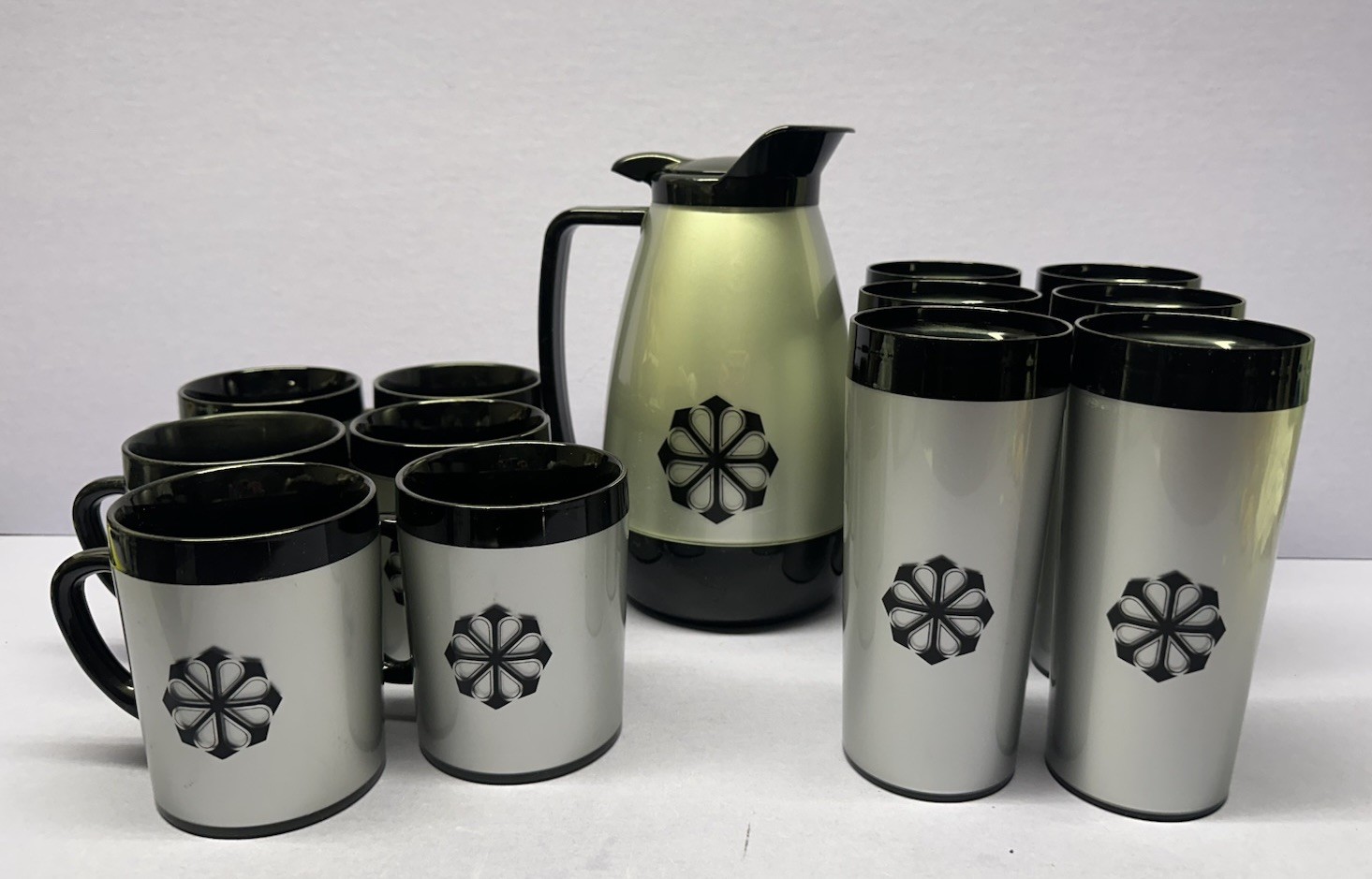 WEST BEND MCM Carafe Mugs And Tumble 13 Piece Set Silver Black Starburst