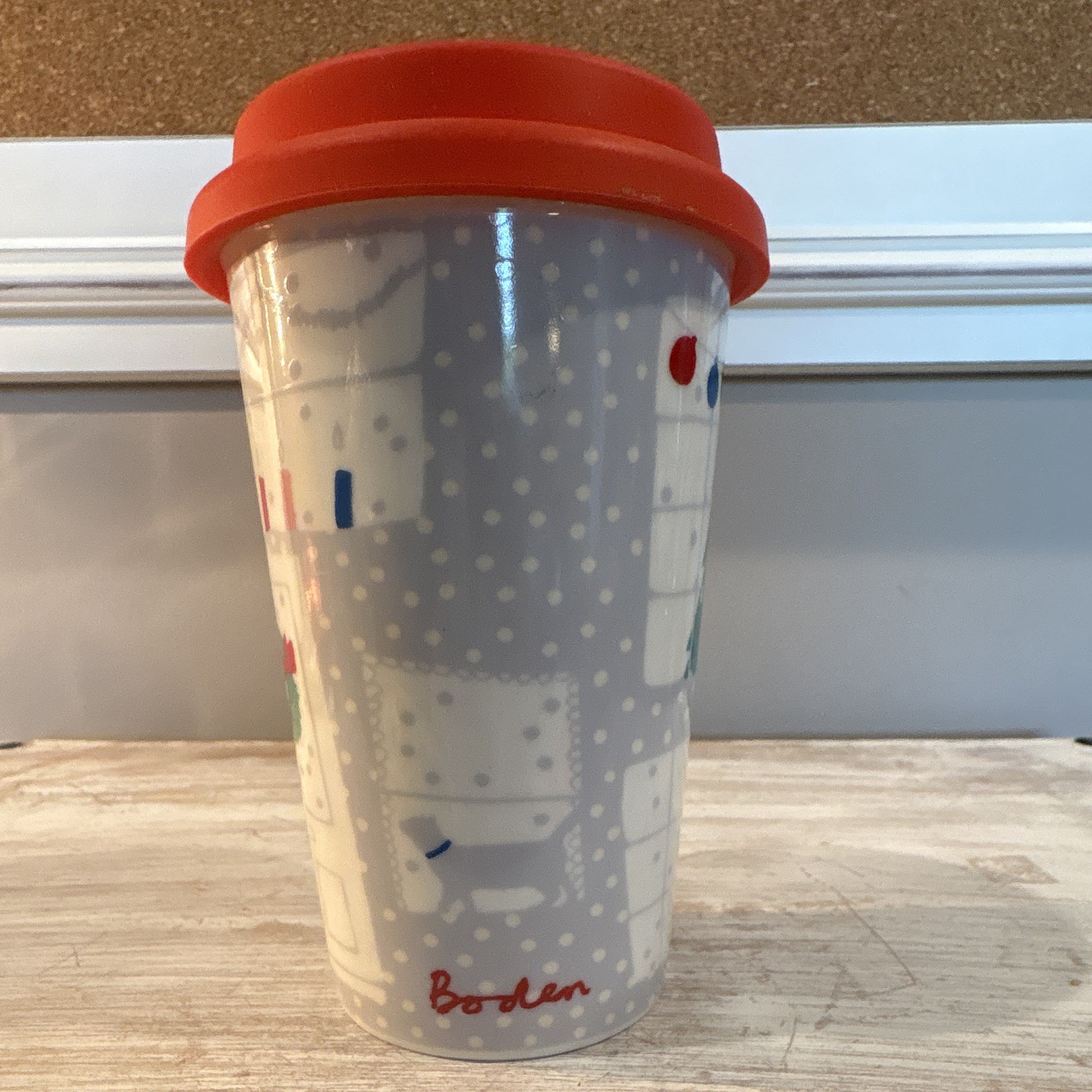 Boden Christmas Bone China Travel Mug 12 fl oz White Red Silicone Lid MW Safe