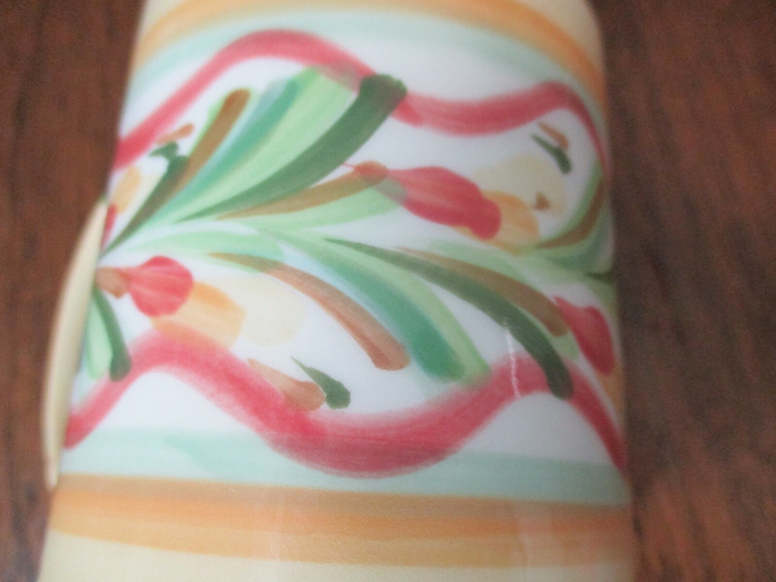 VTG GAIL PITTMAN GOLD,GREEN,YELLOW,&MAUVE UNKNOWN PATTERN 3 3/4″ CUP/MUG-SIGNED