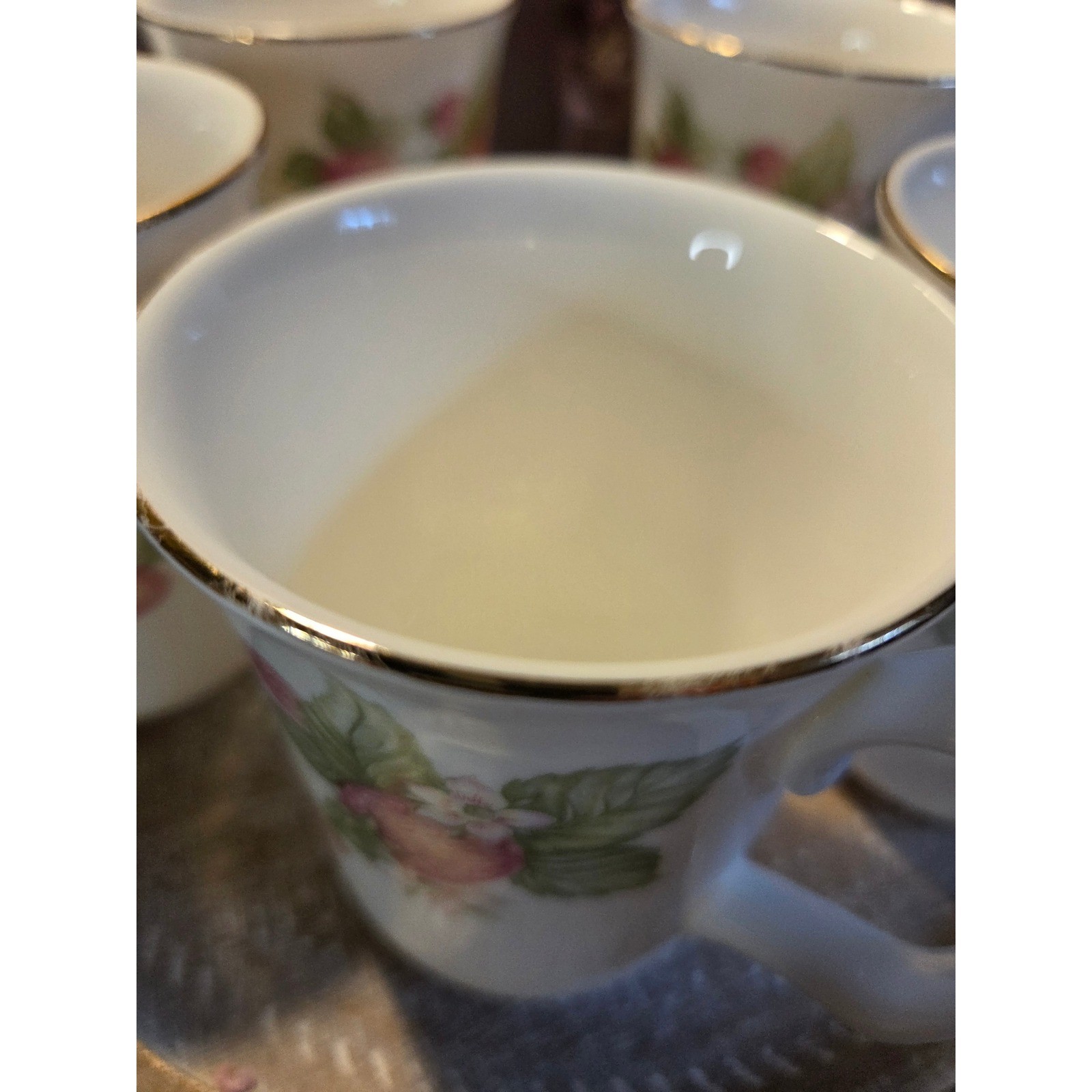 Royal Albert Lyndale Bone China Mugs Set Strawberry Pattern Gold Trim England
