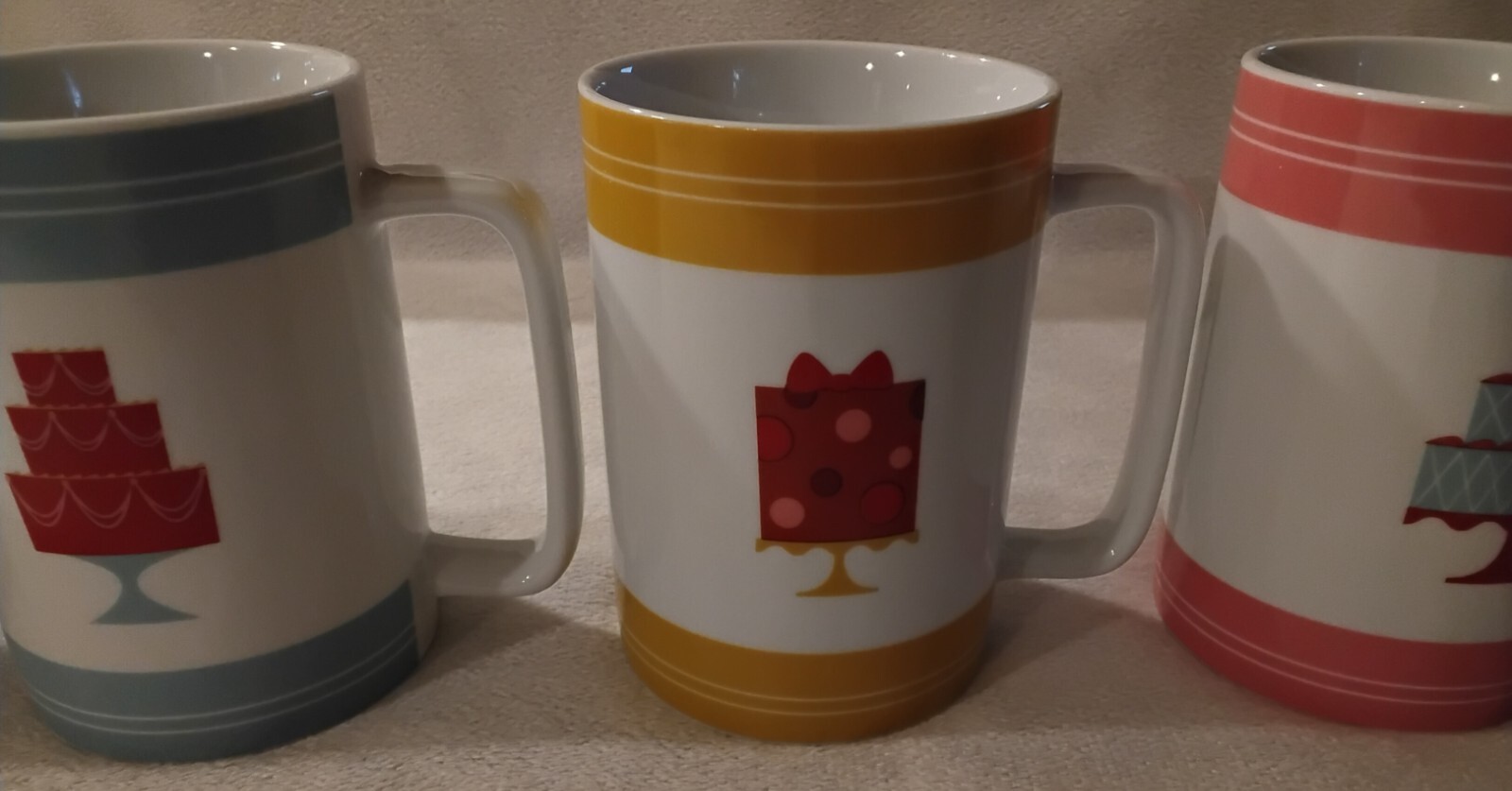 Set of 4 Cake Boss Porcelain Mugs, “Mini Cakes” Pattern