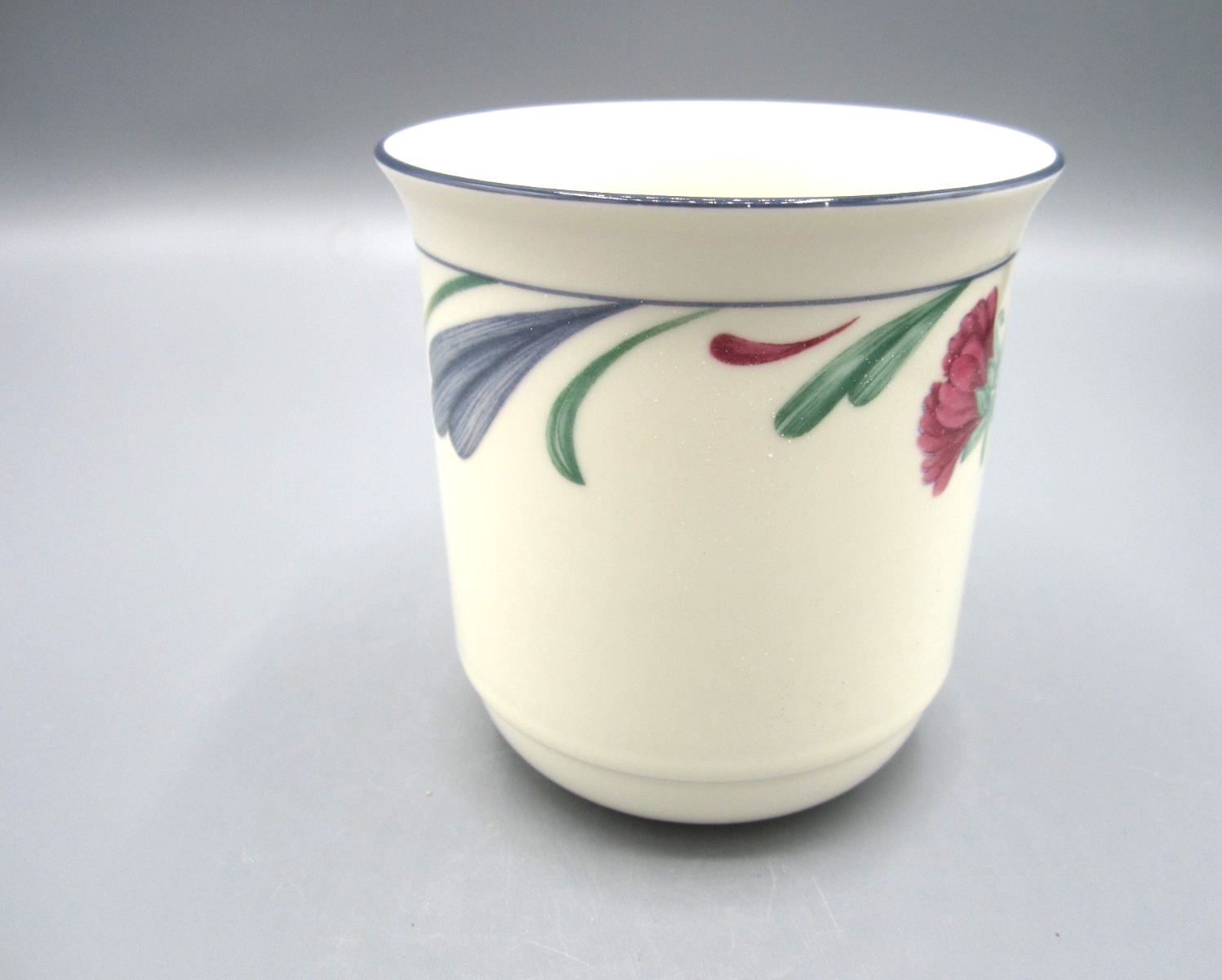 Lenox Chinastone White, Red Poppies on Blue, Cups 12 oz 3 3/4″ x 4 1/2 ” (554)