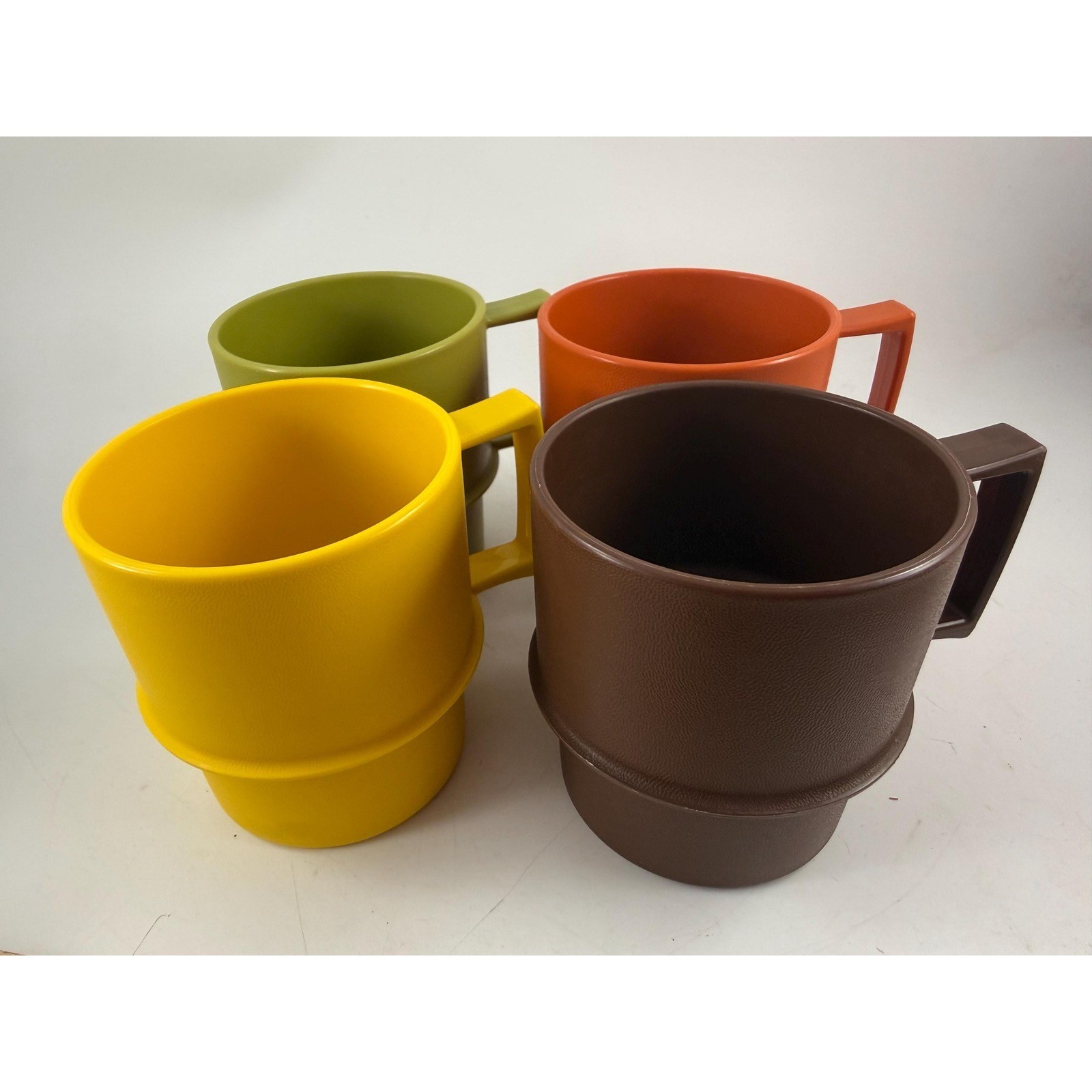 Vintage 3.5″ Tall TUPPERWARE 1312 Coffee Mugs Cups Set of 4 Stackable