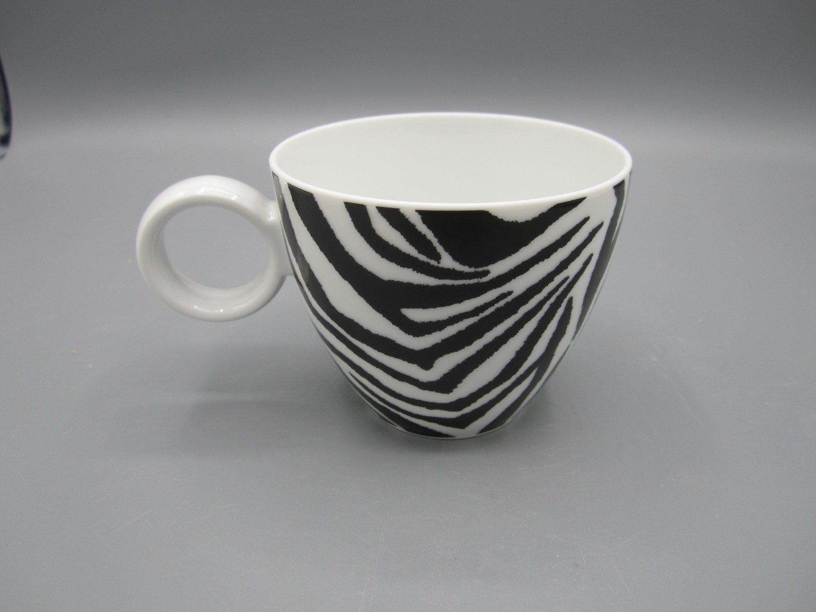 Pair Dana Buchman Rosenthal Germany Zebra Pattern Tea Cup Saucer 8 oz. (259)