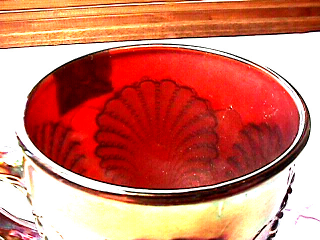 “BEADED SHELL” MUG” 3 7/8″ AMETHYST COLOR VINTAGE CARNIVAL GLASS WOW BY: DUGAN