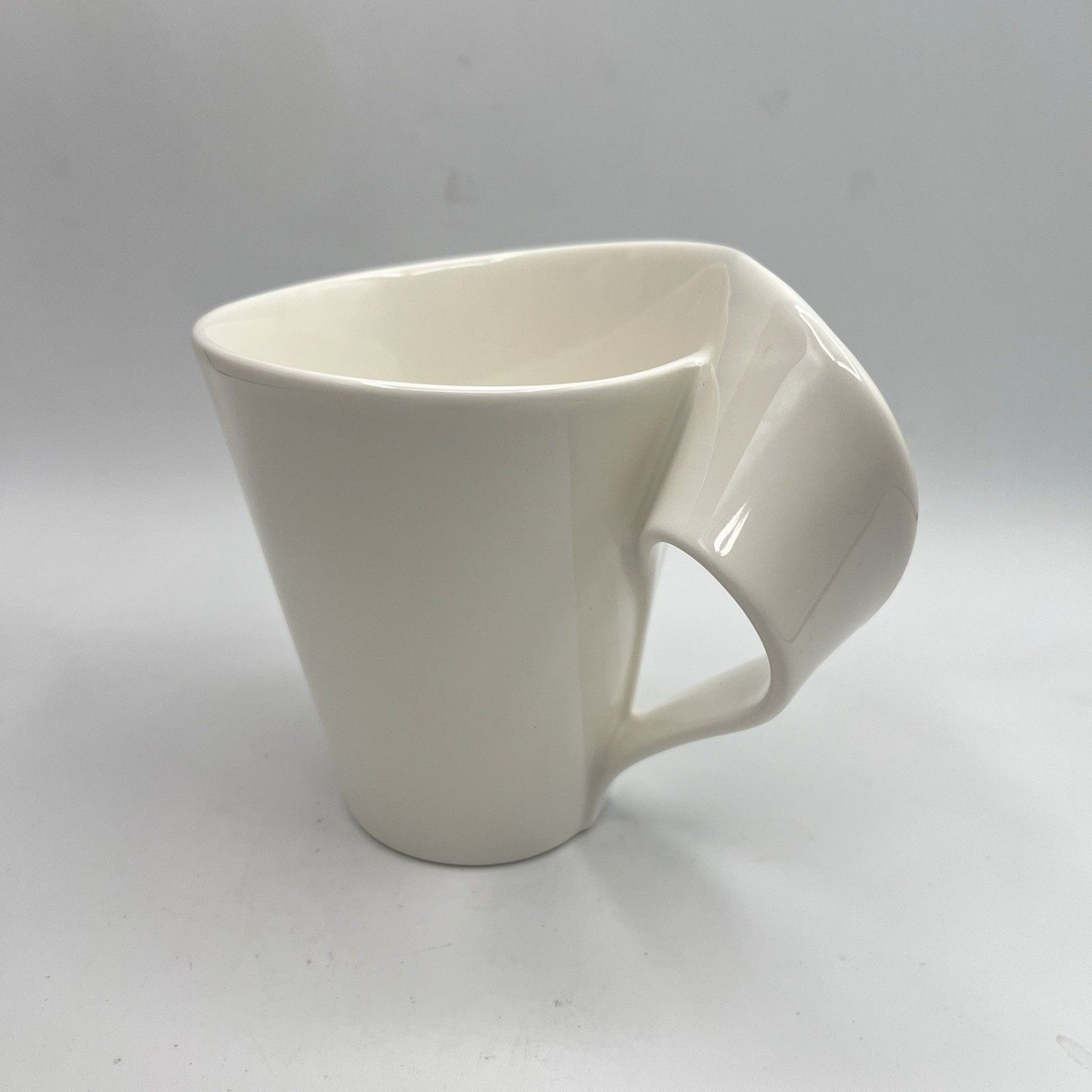 VILLEROY & BOCH White Porcelain New Wave Curved Handle Coffee Mug Luxembourg