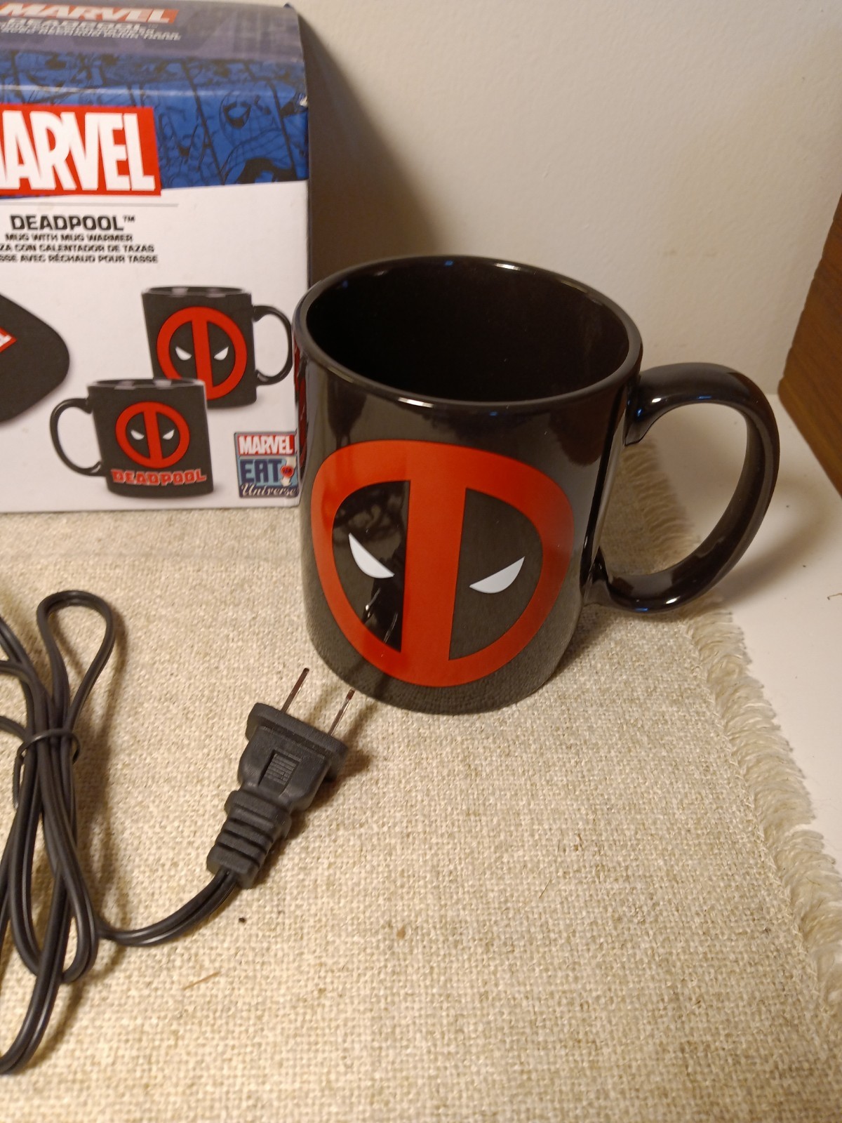 Uncanny Brand Marvel Deadpood Ceramic Mug w/Mug Warmer, Electric, Auto Off/On