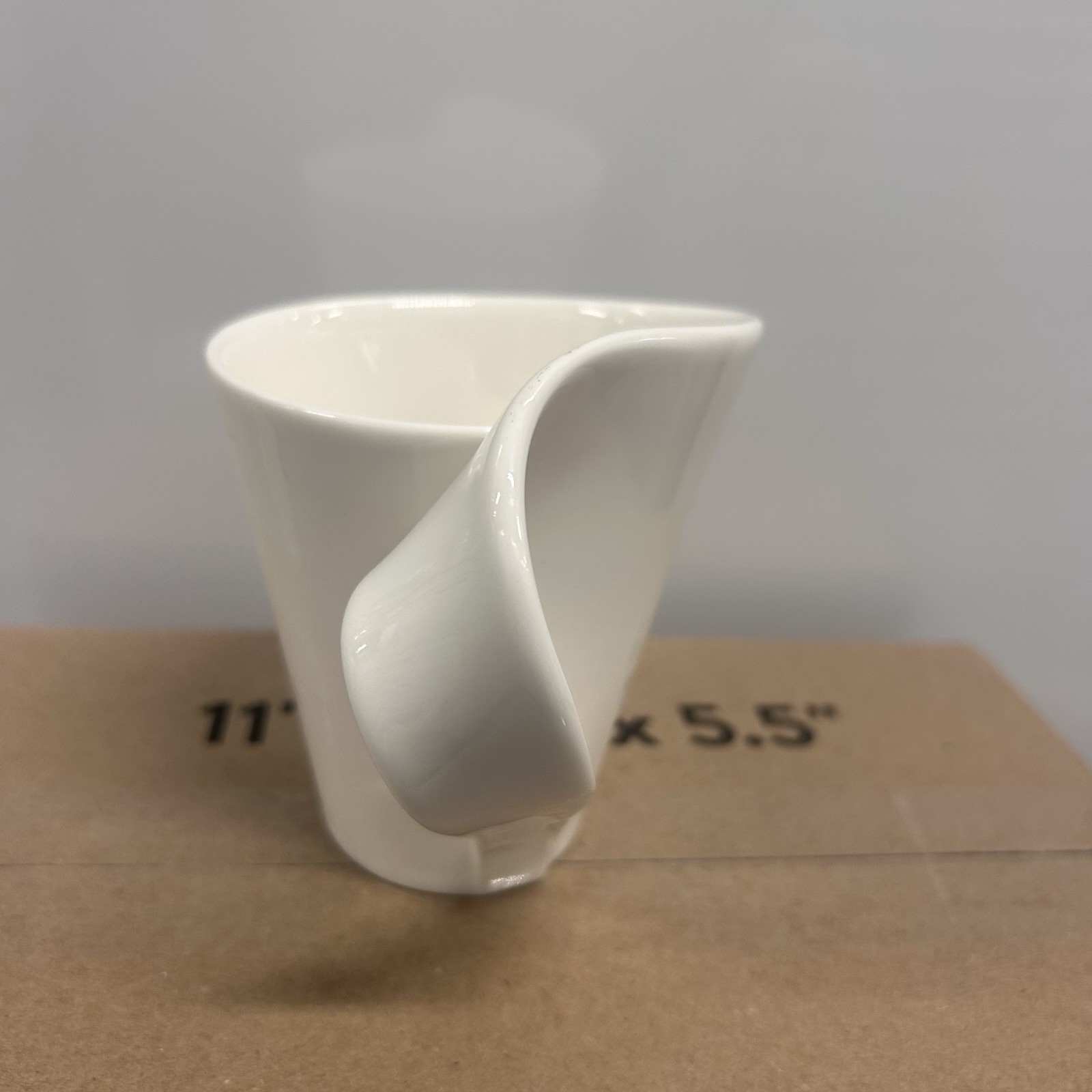 Villeroy & Boch Fine China Mug Modern Sculptural Design White Luxembourg