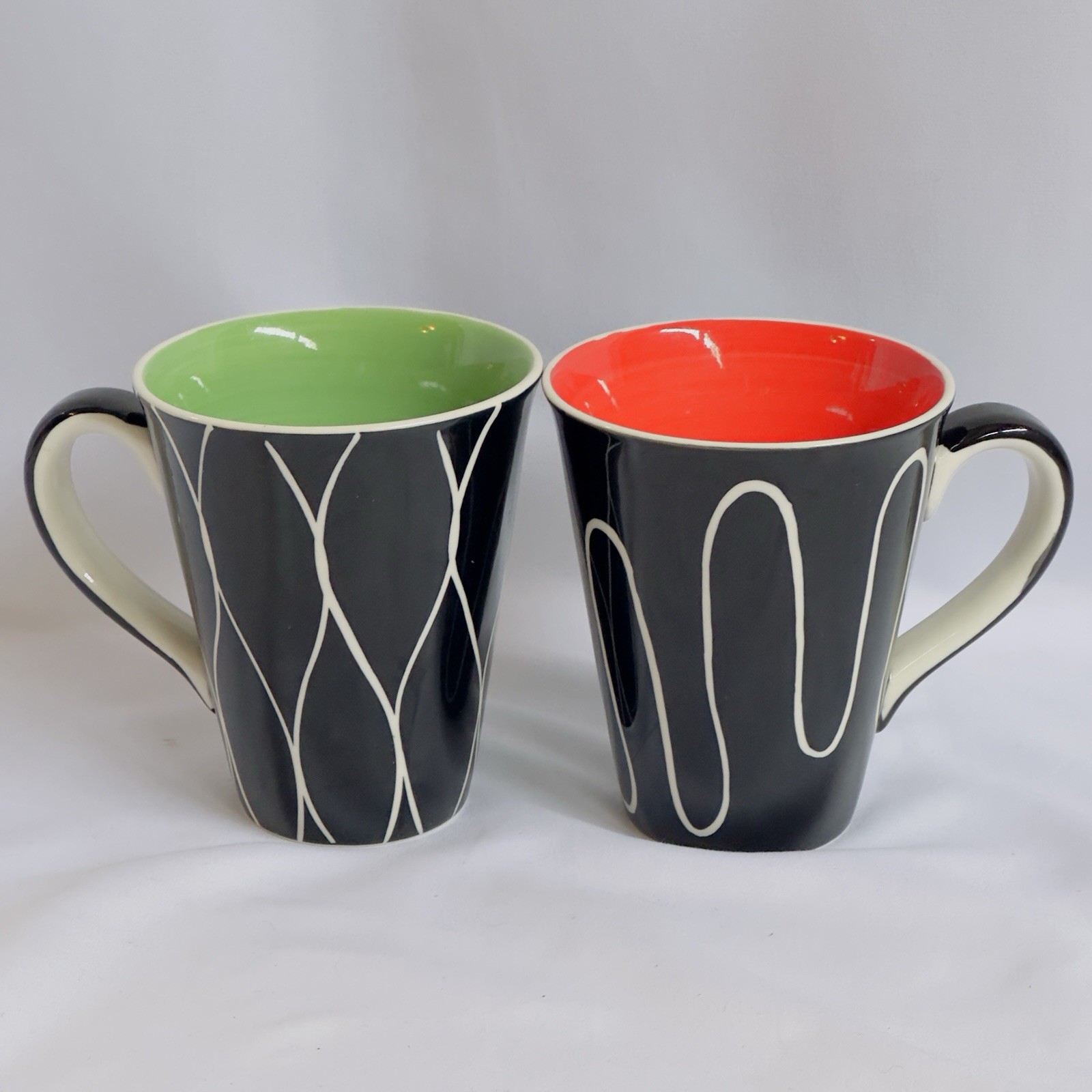 2 Coffee & Tea Art Deco Mugs Cups Hues N Brews Black Red Green Ceramic Kitchen