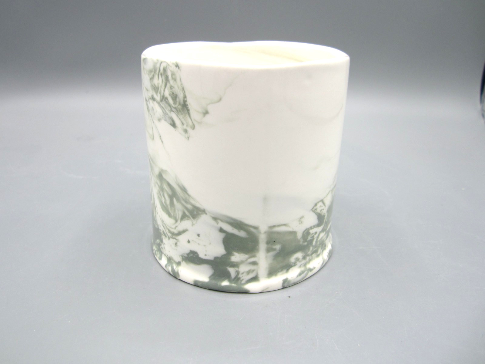 Anthropolgie White/Gray Marbled Monogram Letter “E” Coffee Tea Mug 13 oz (285)