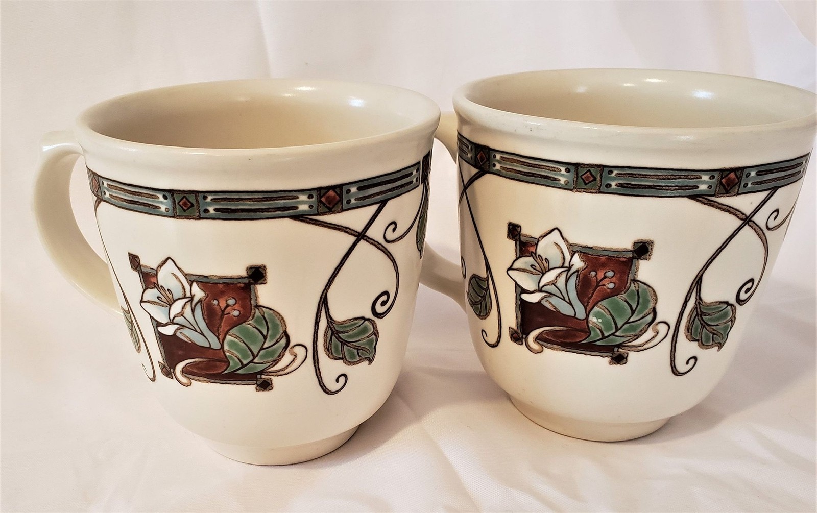 VTG 2 Pfaltzgraff Coffee Mugs Mission Flower Art Nouveau Cups Green Teacups 80s