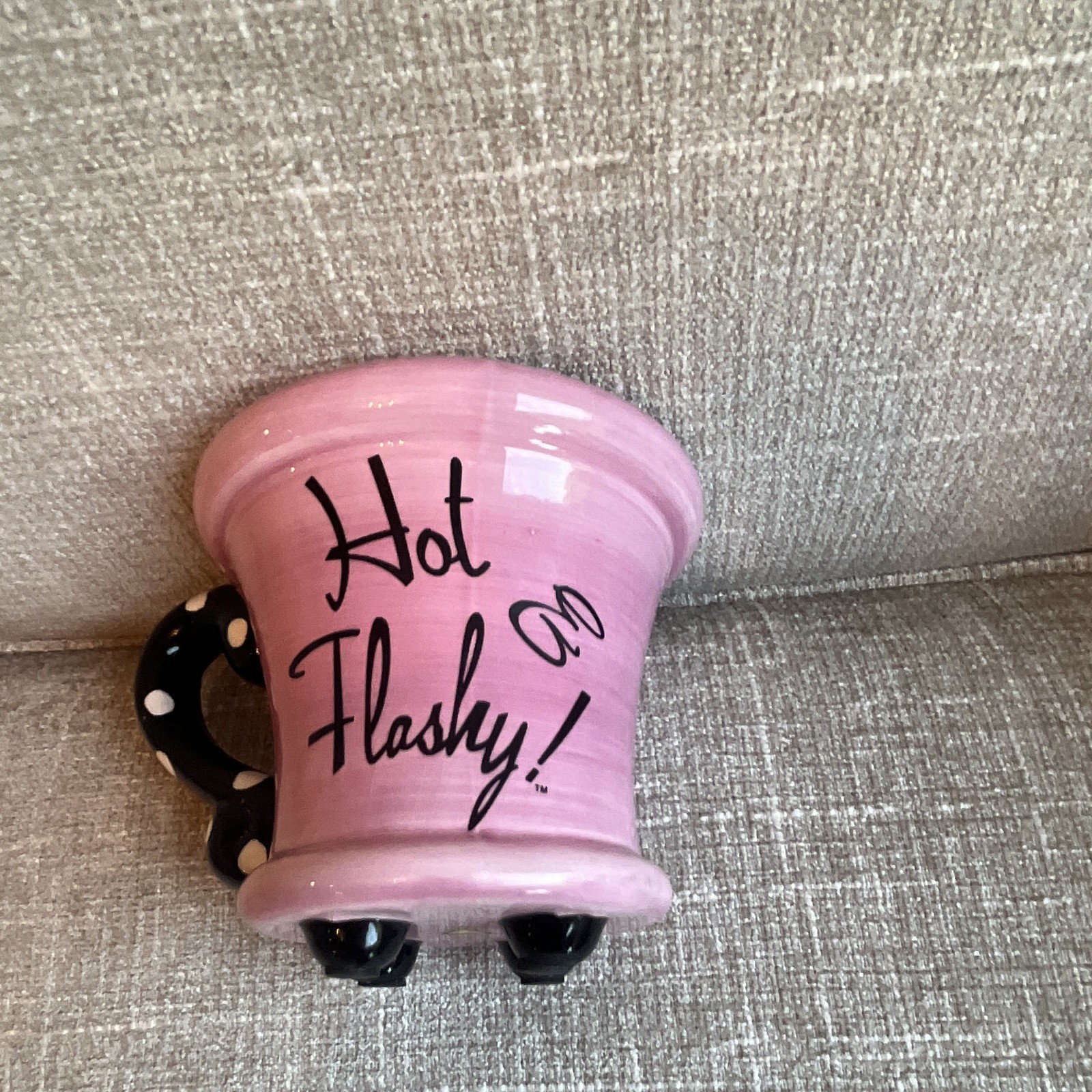 “Hot Flashy!” Pink Ceramic Novelty Coffee Mug Black/White Polka Dot Handle 11oz