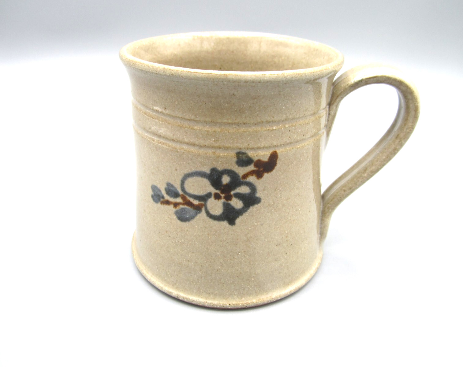Studio Art Jugtown Ware Hand Made & Painted Tan with Blue Flower Mug 12 oz (268)