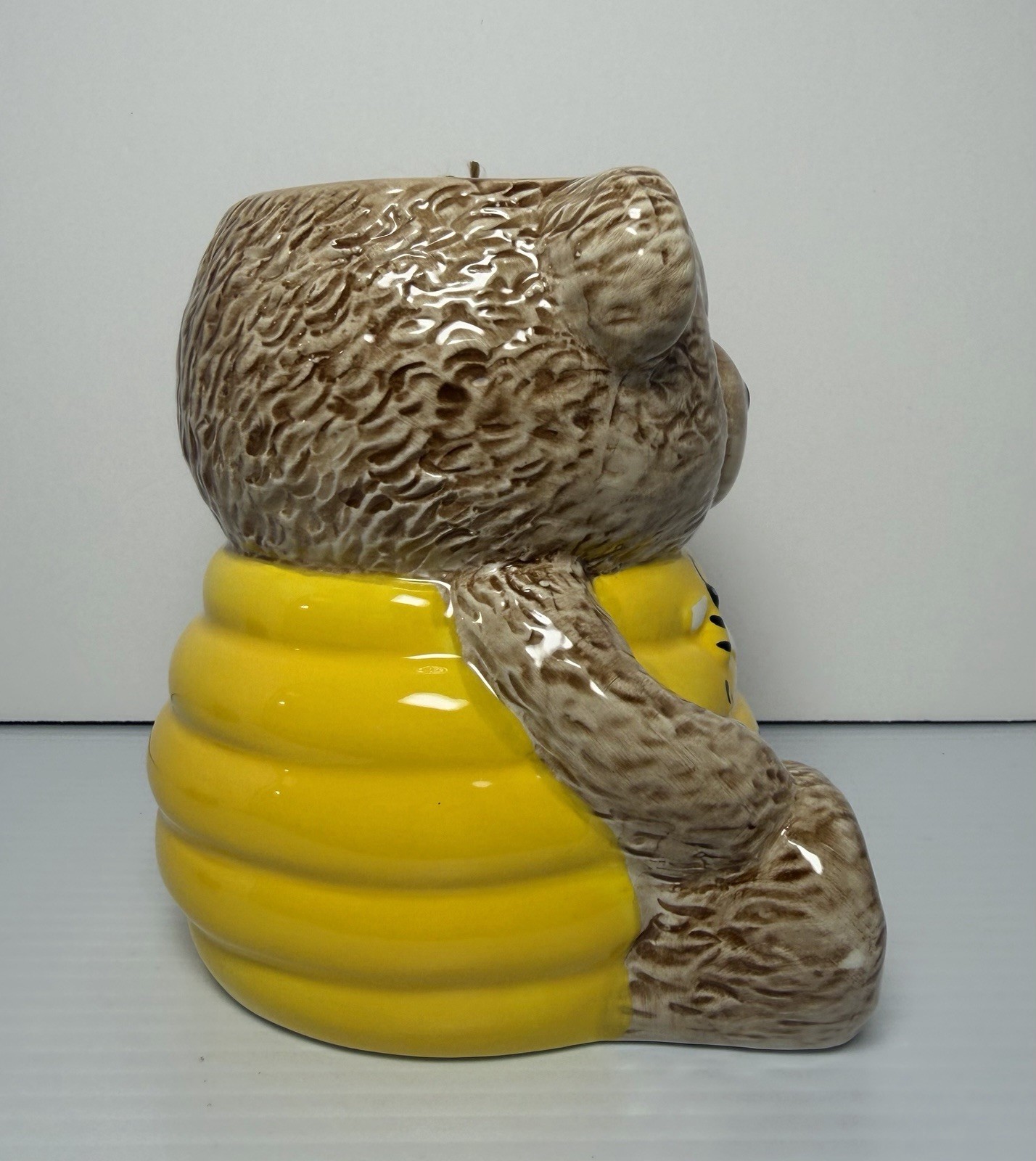 Simple & Sweet Teddy Bear Honey Pot Figural Mug 26oz Ceramic Bee Daisy Yellow
