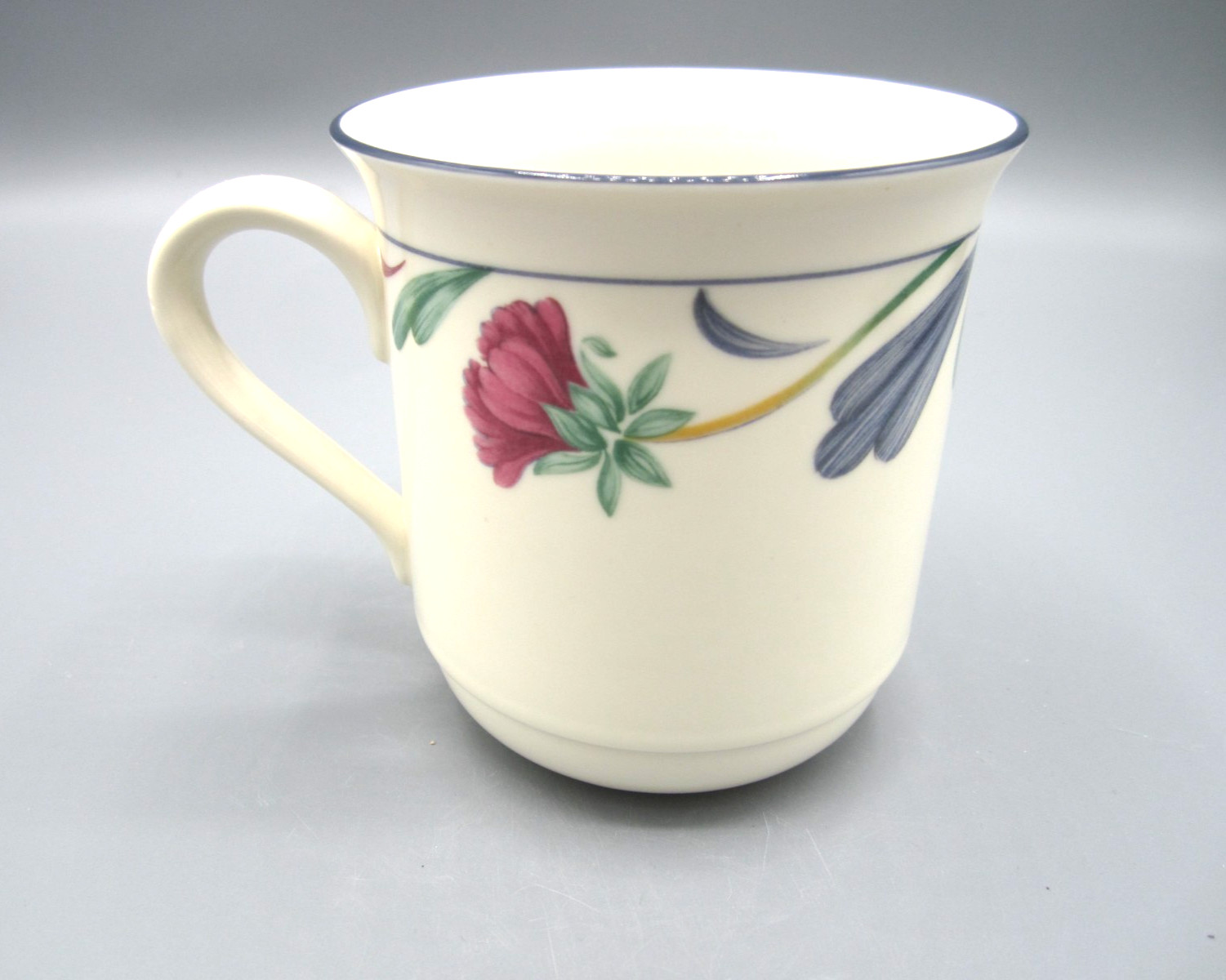 Lenox Chinastone White, Red Poppies on Blue, Cups 12 oz 3 3/4″ x 4 1/2 ” (554)